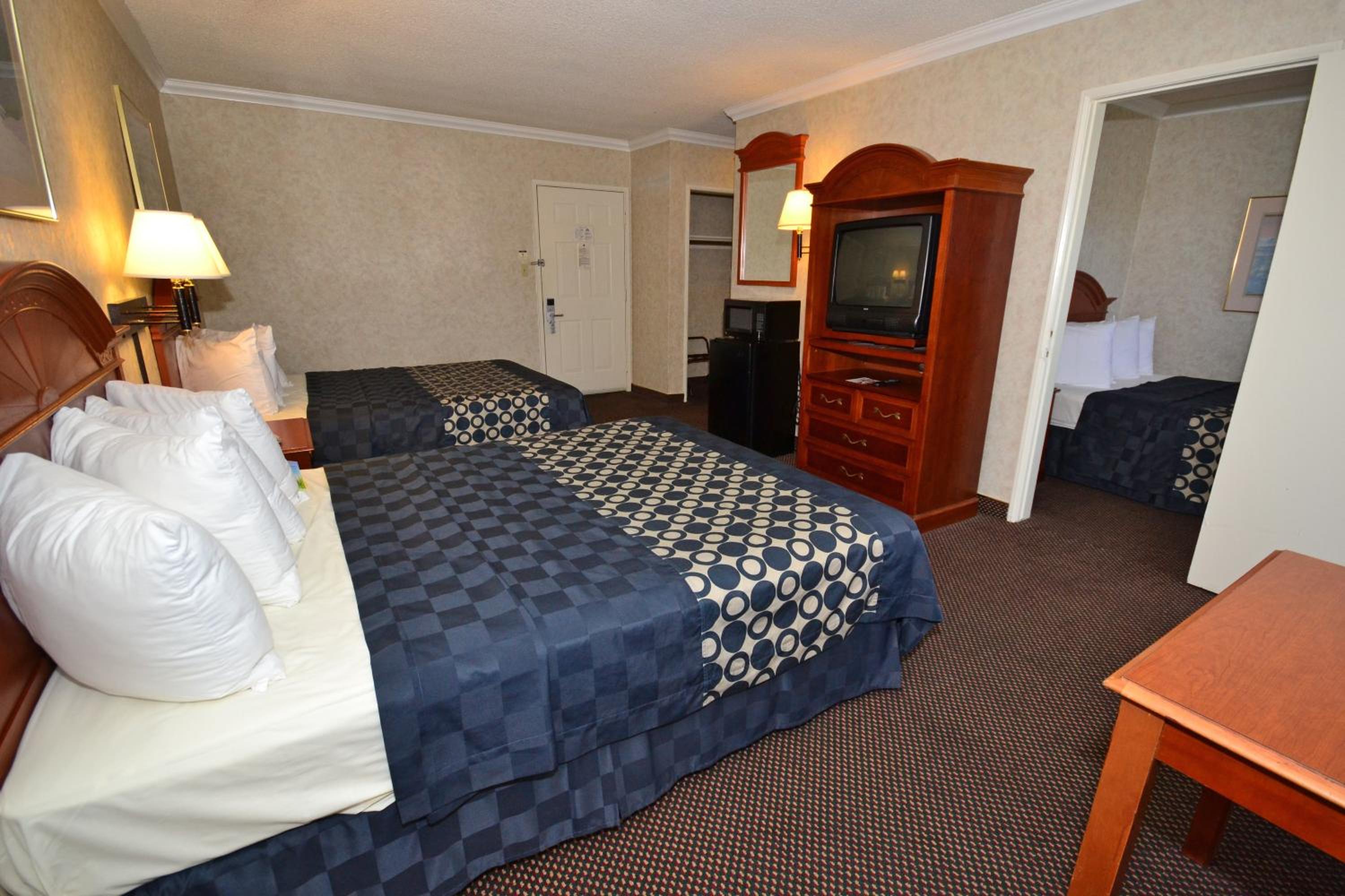 One-Bedroom Suite - Smoking photo 1