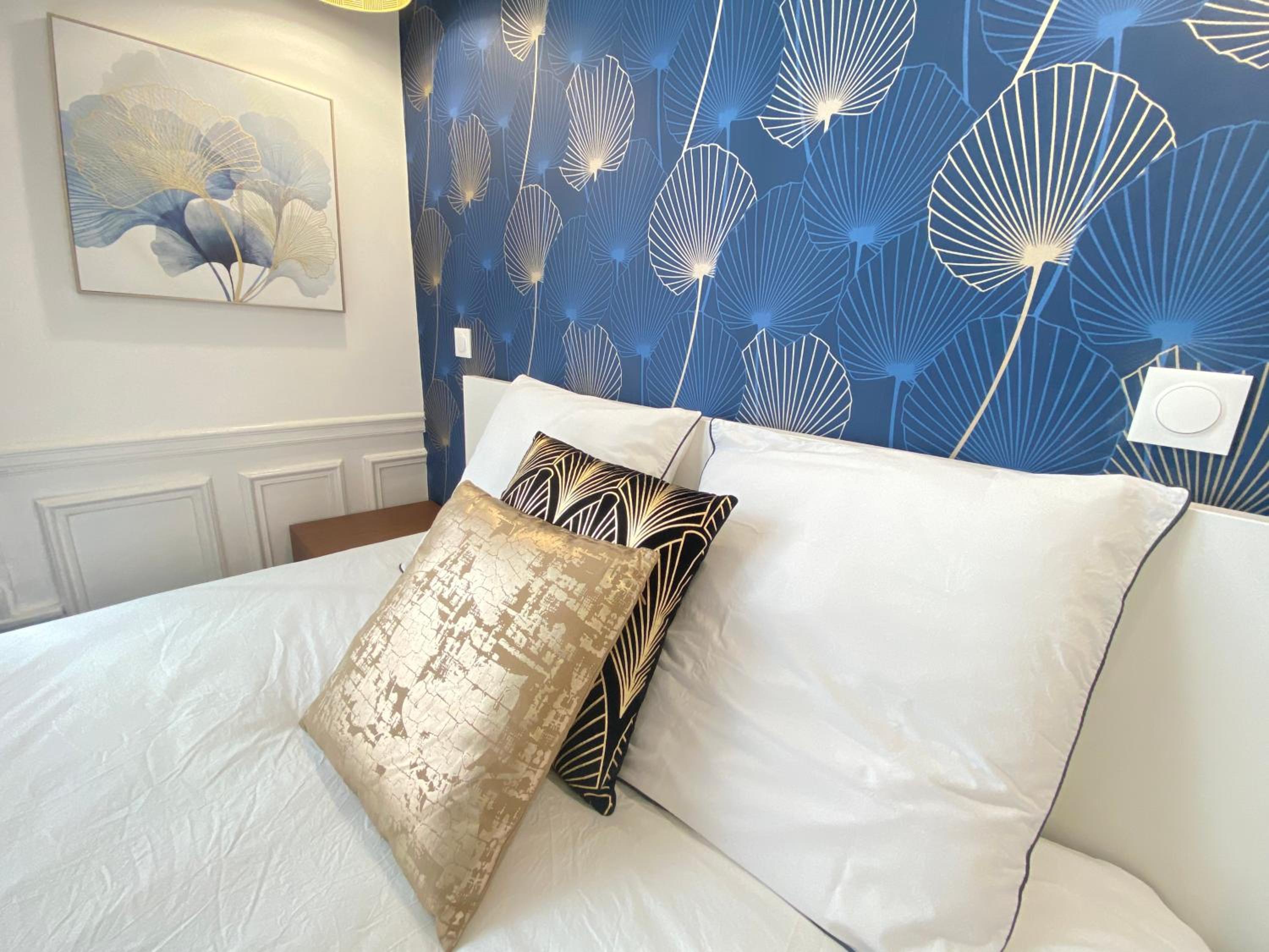 One-Bedroom Apartment - Photo 12