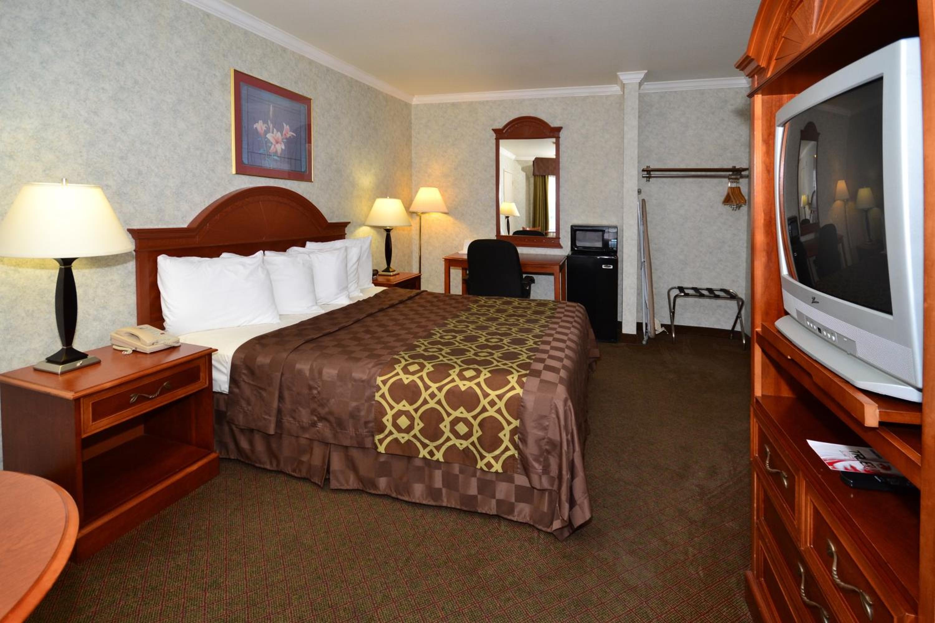 King Room - Non-Smoking - Photo 3
