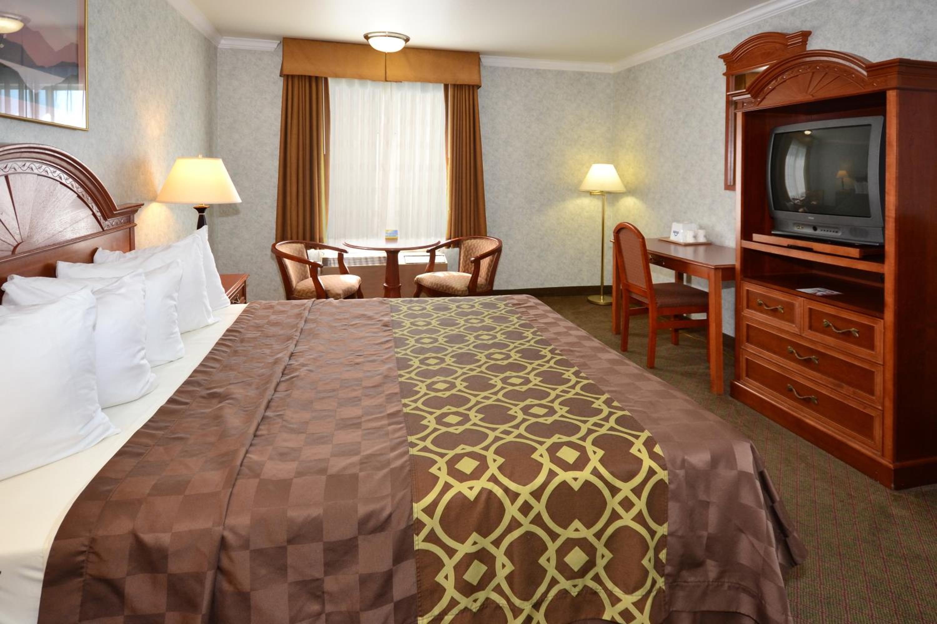 King Room - Non-Smoking - Photo 1