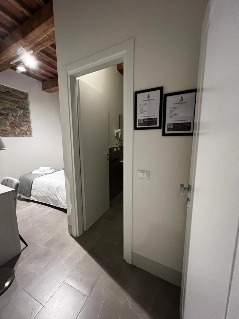 Twin Room with Private Bathroom photo 3