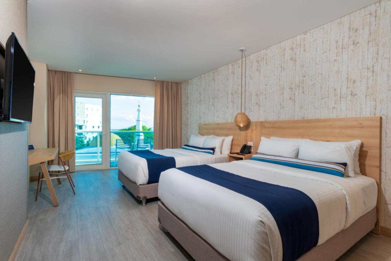 Twin Room with Balcony - Photo 7