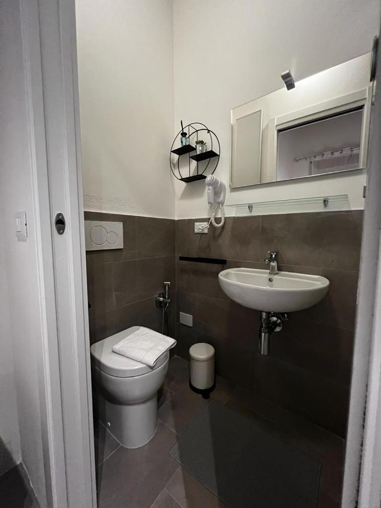 Double Room with Private Bathroom photo 2