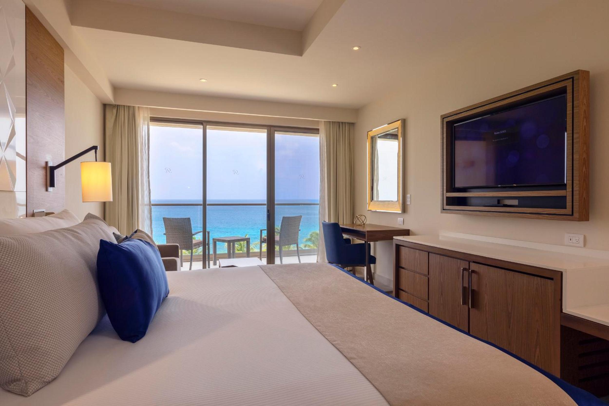 Luxury Junior Suite Ocean front Diamond Club - Photo 13