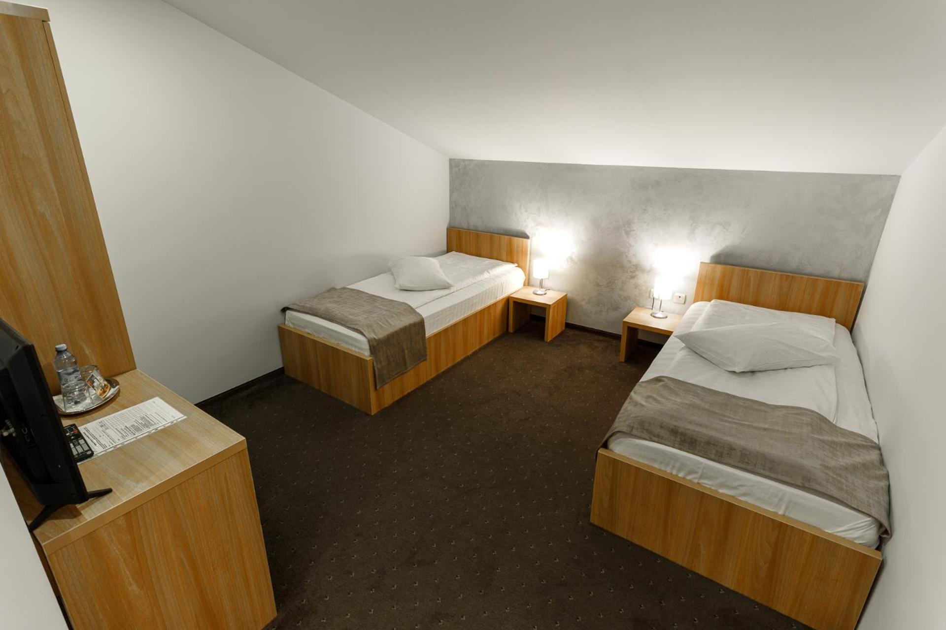 Twin Room with Private Bathroom photo 1