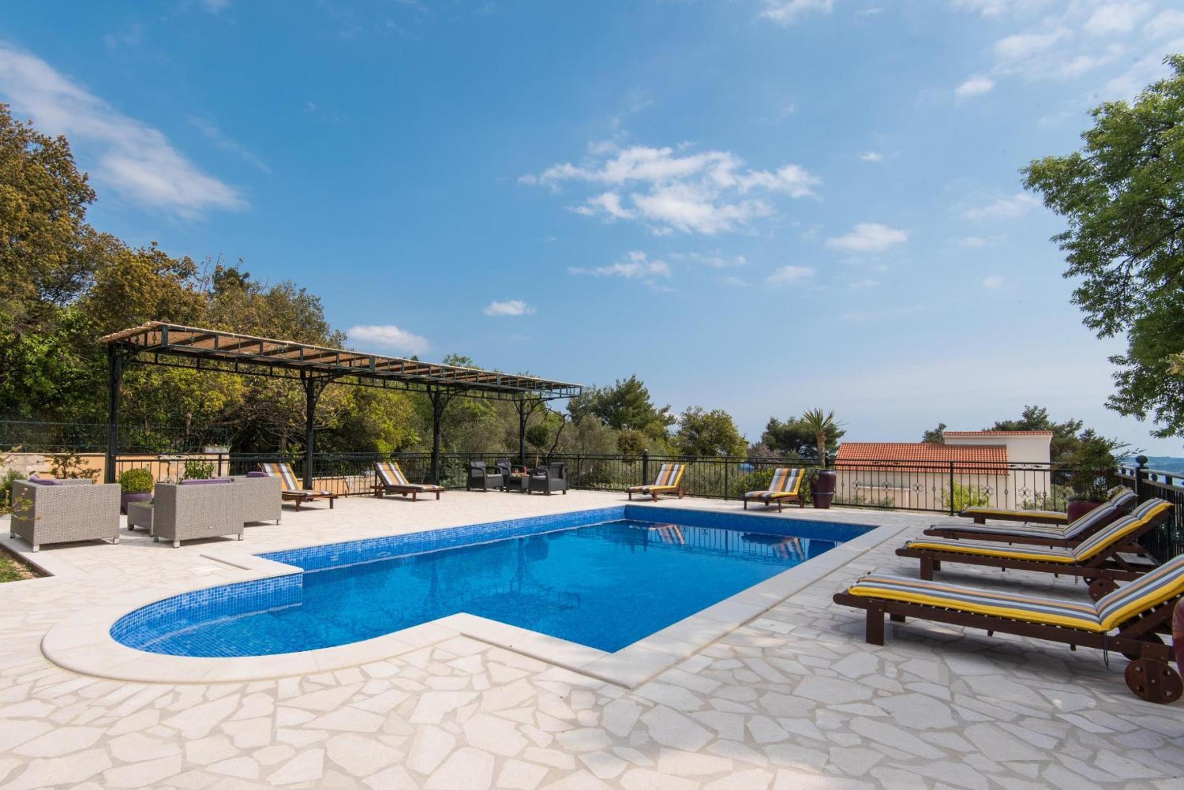 Villa photo 3