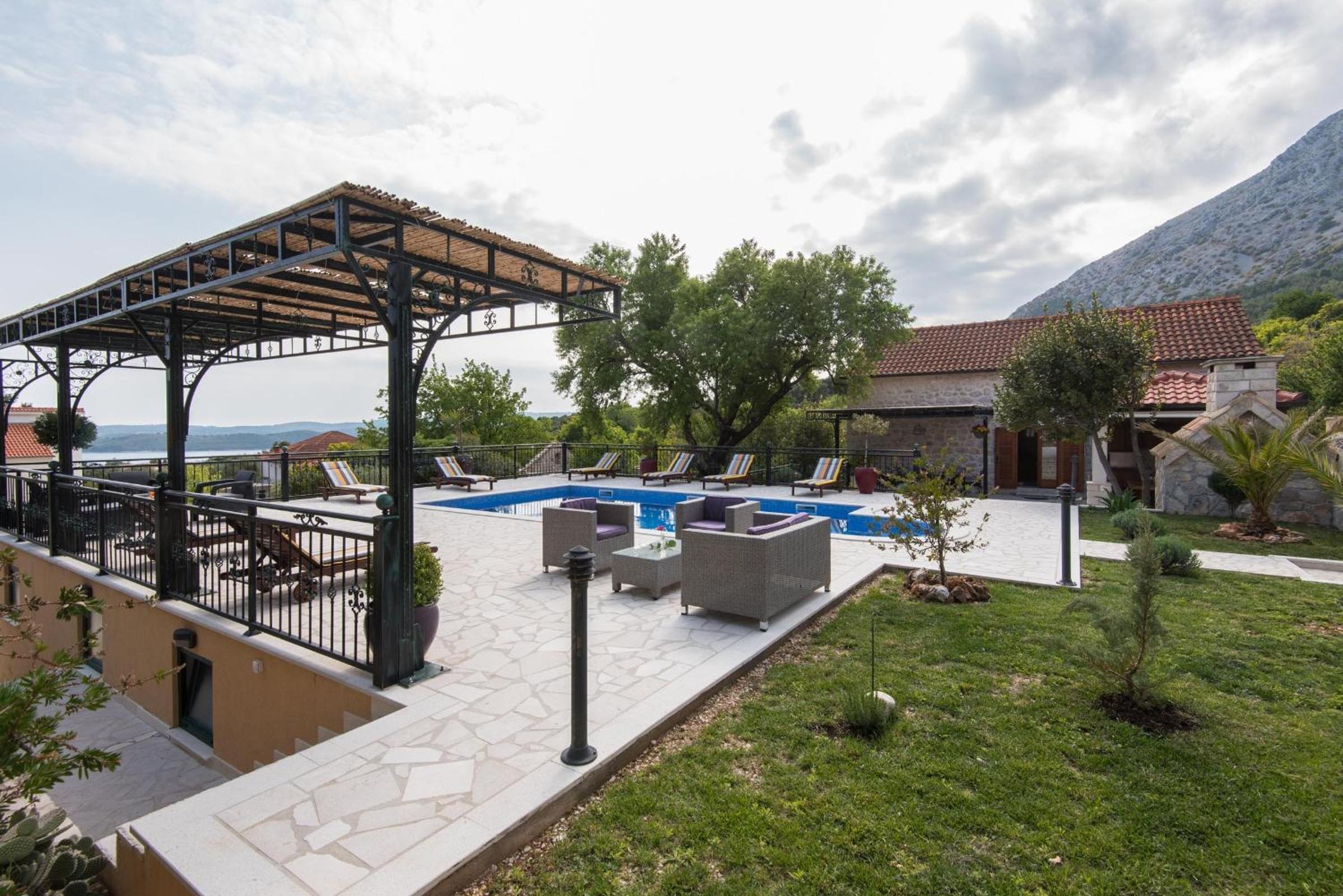 Villa photo 2