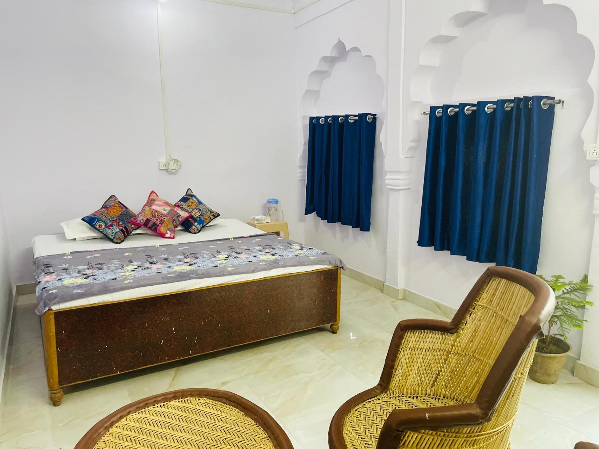 Deluxe King Room - Photo 1