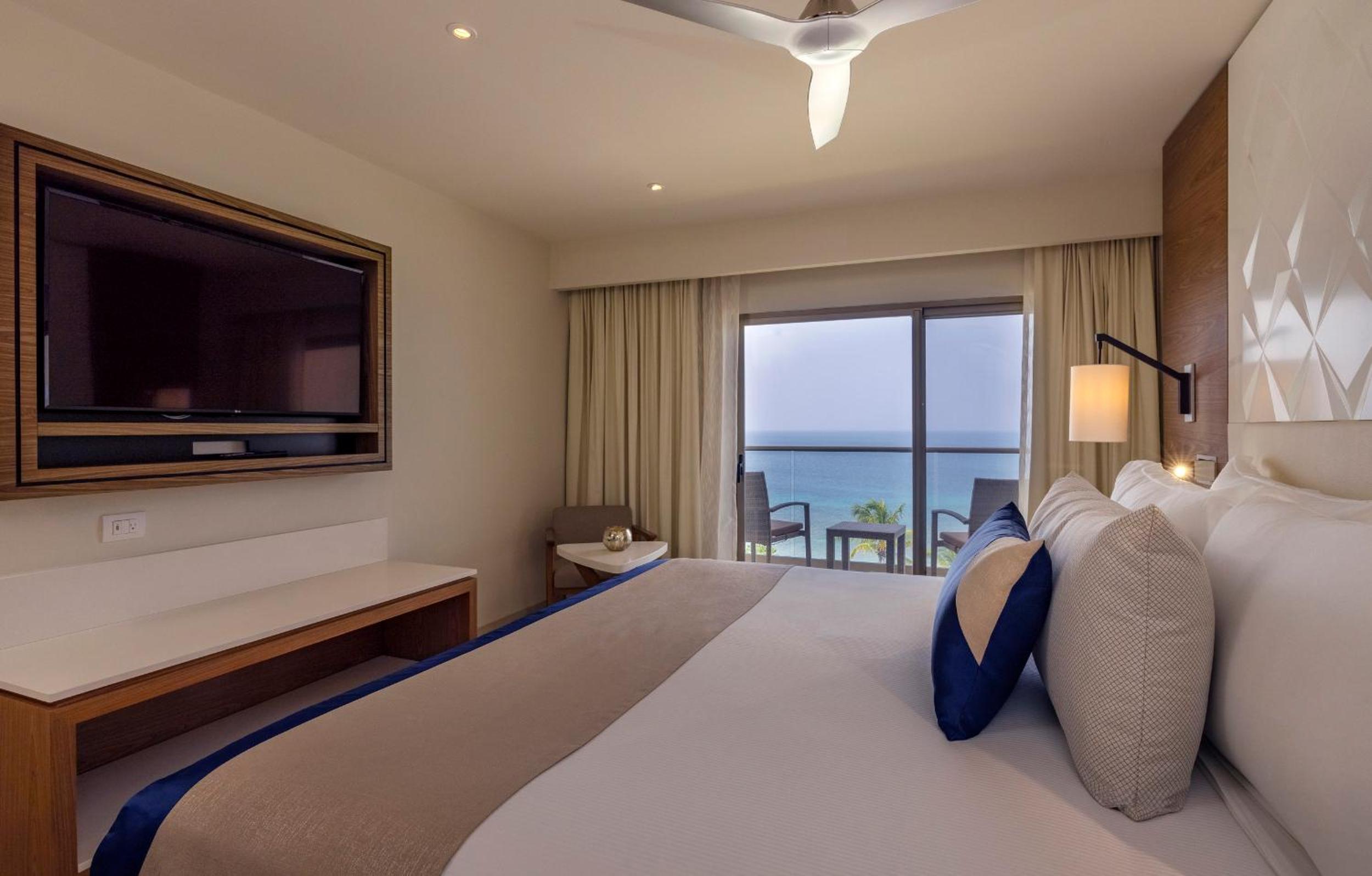 Luxury Ocean View Room - Photo 6