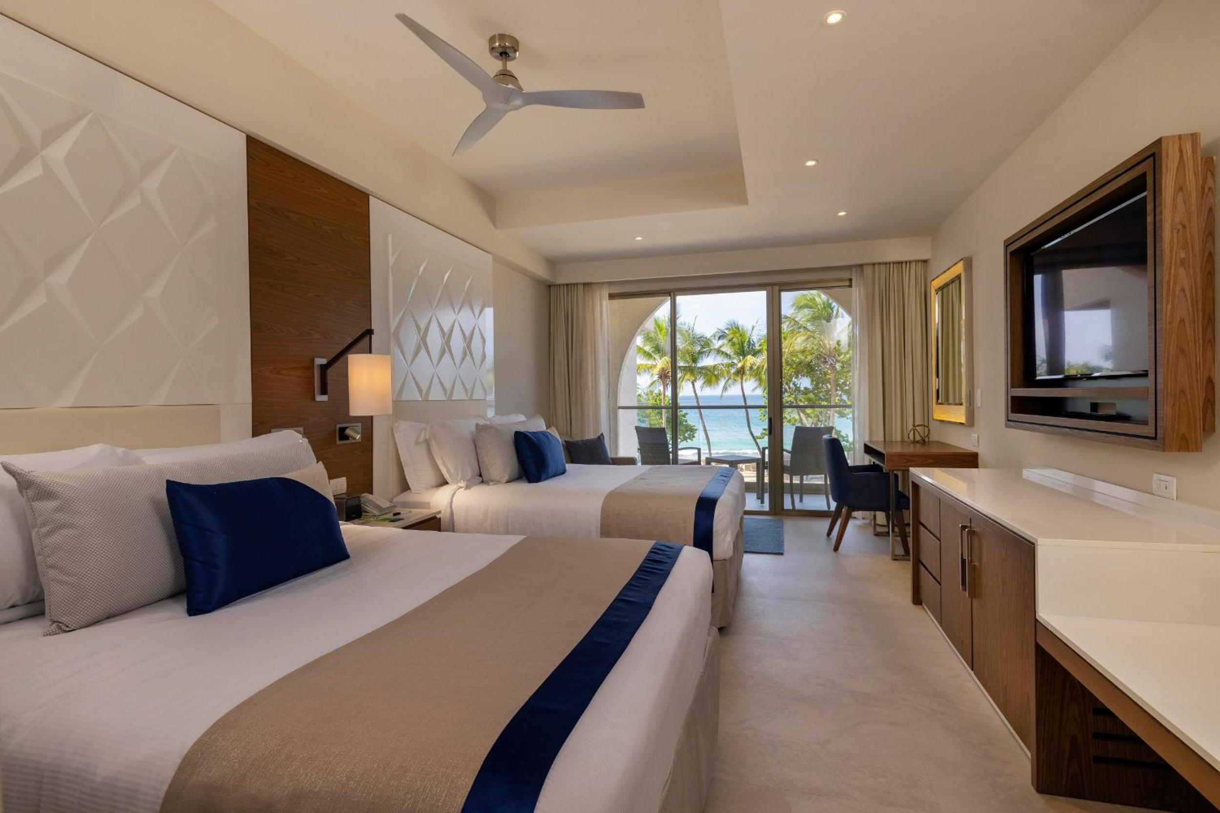 Luxury Presidential Ocean Front One bedroom Suite Diamond Club