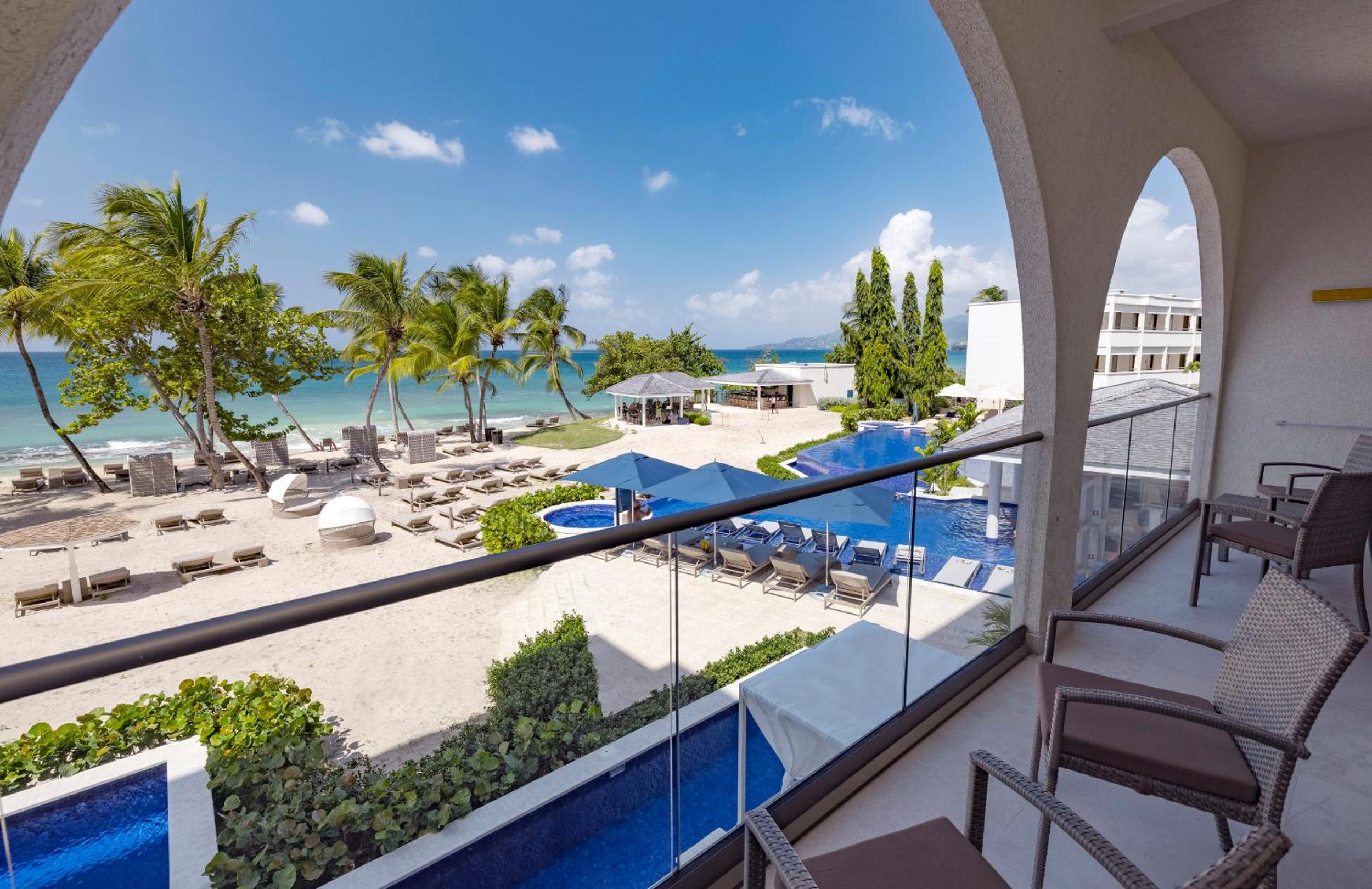 Luxury Presidential Ocean Front Two Bedrooms Suite Diamond Club