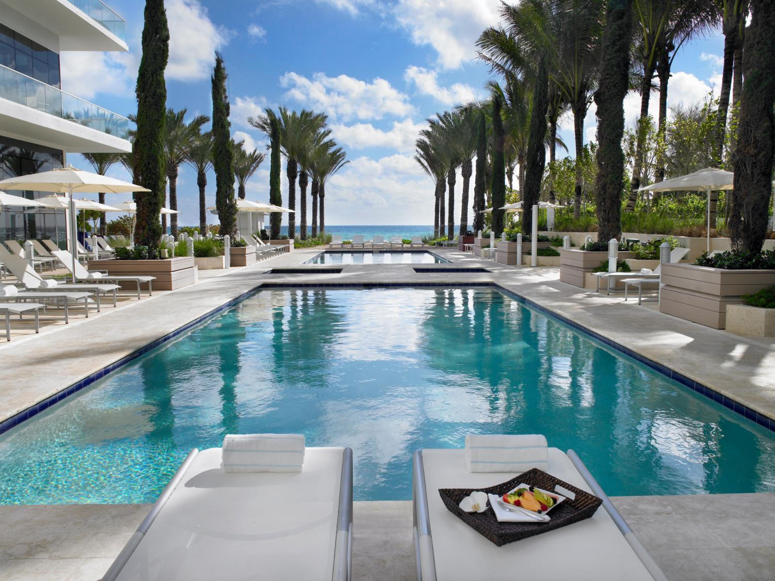 King Suite with Pool View