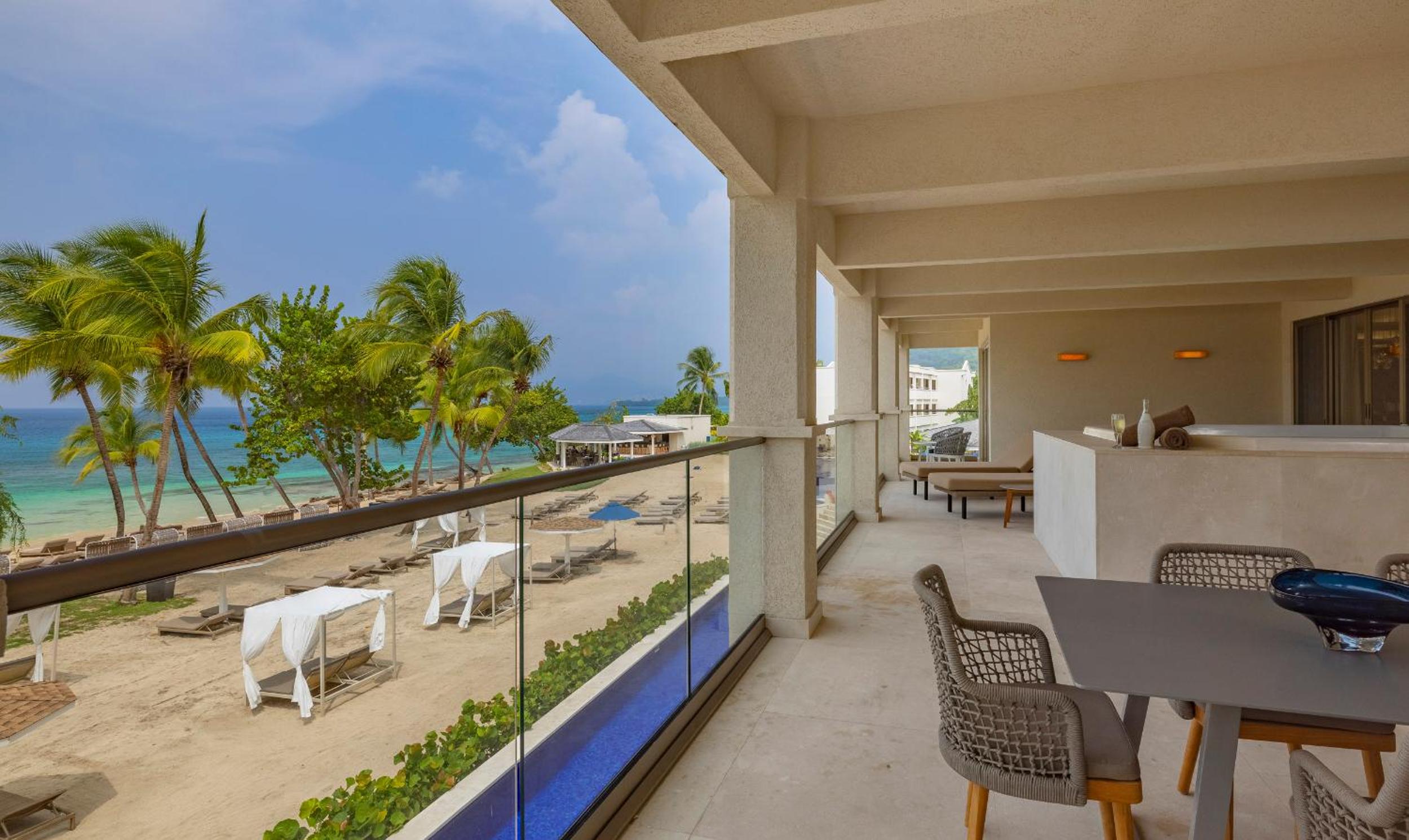 Luxury Chairman Two Bedroom Suite Ocean Front Diamond Club - Photo 5