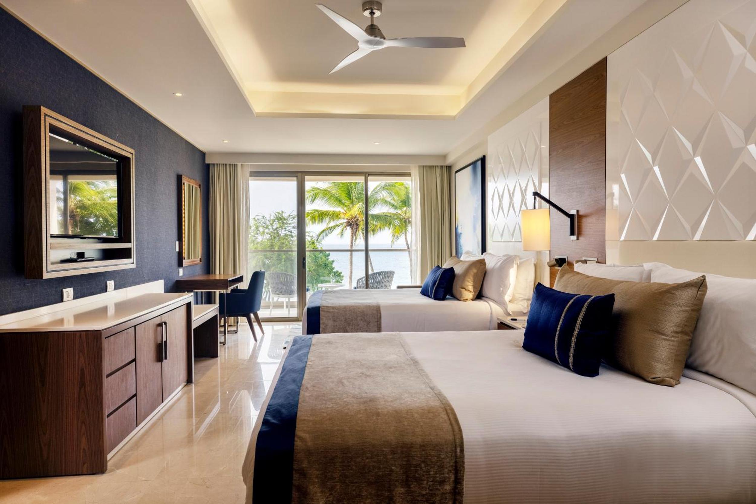 Luxury Chairman Two Bedroom Suite Ocean Front Diamond Club - Photo 8