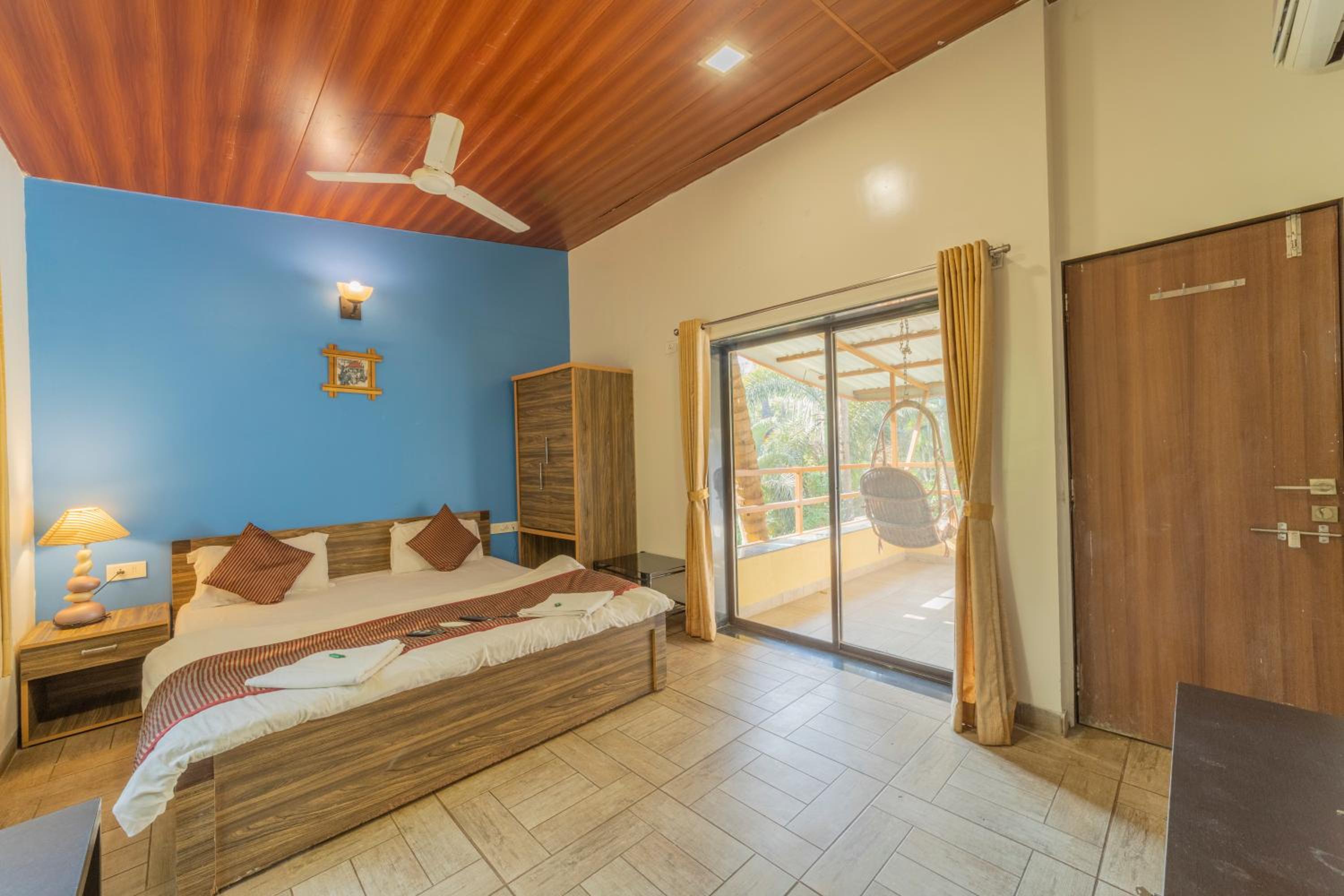 Double Room with Balcony (3 Adults) photo 1