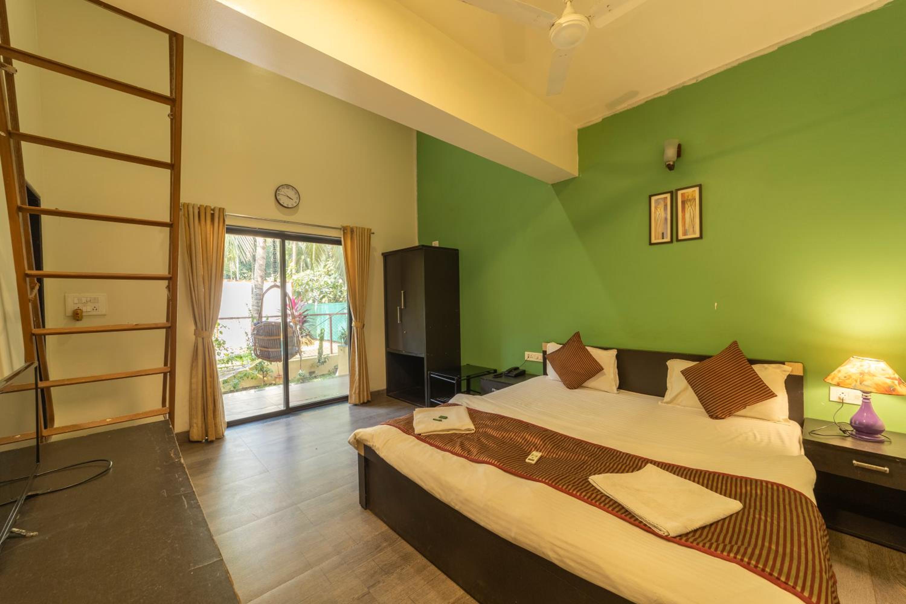 Deluxe Room (2 Adults + 1 Child) photo 1
