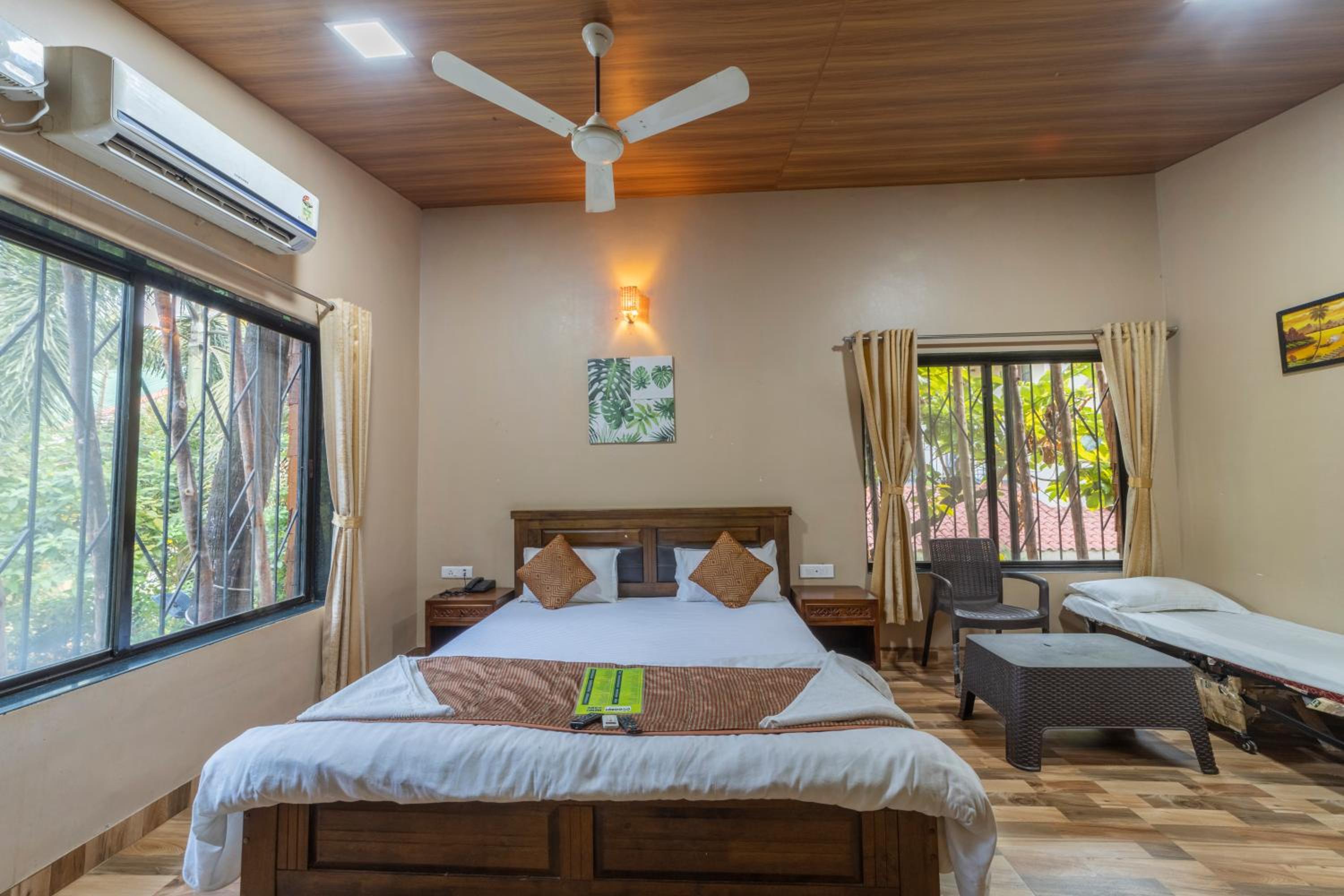 Double Room with Pool View - Photo 1