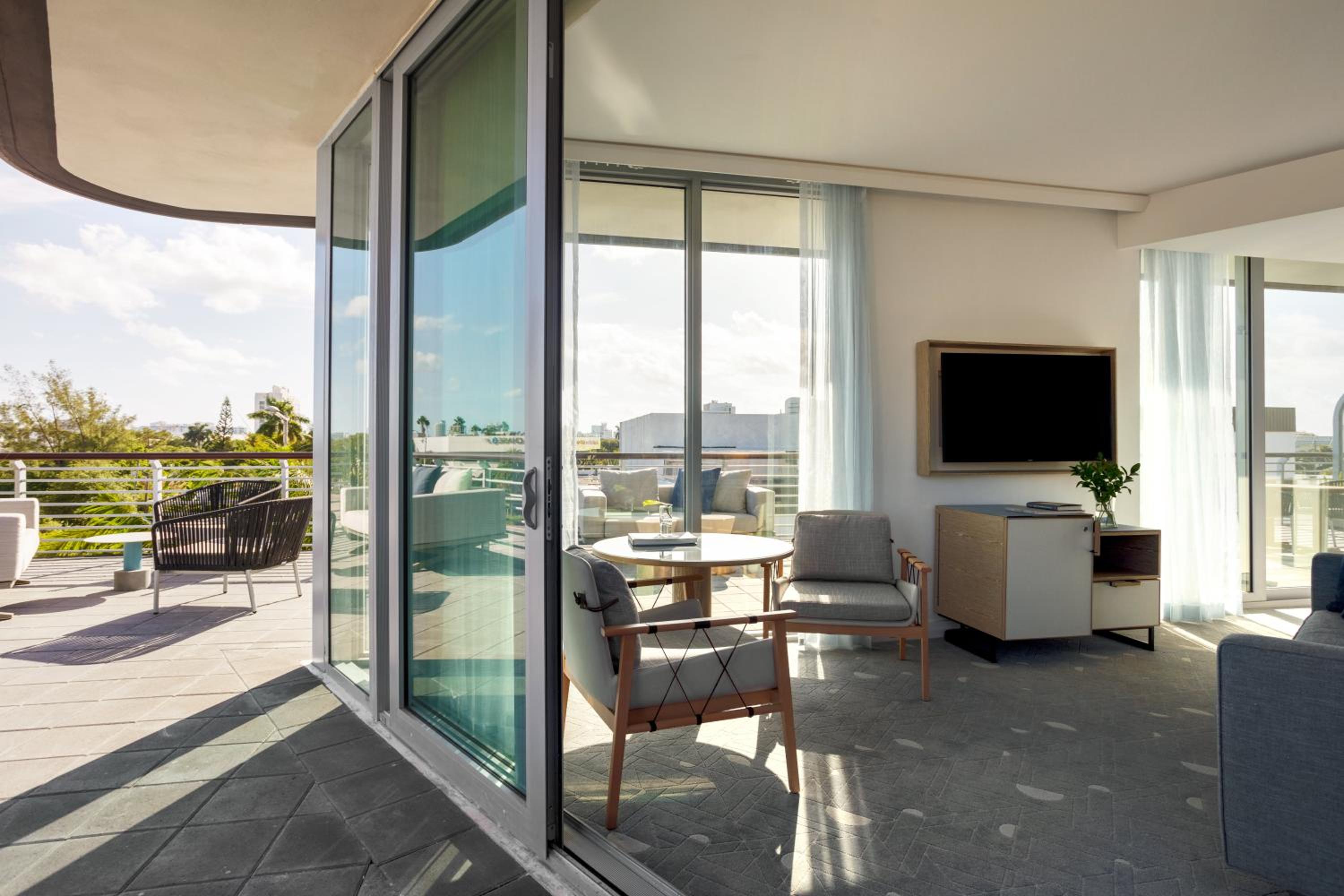 Premium Corner King Room with Terrace - Photo 5