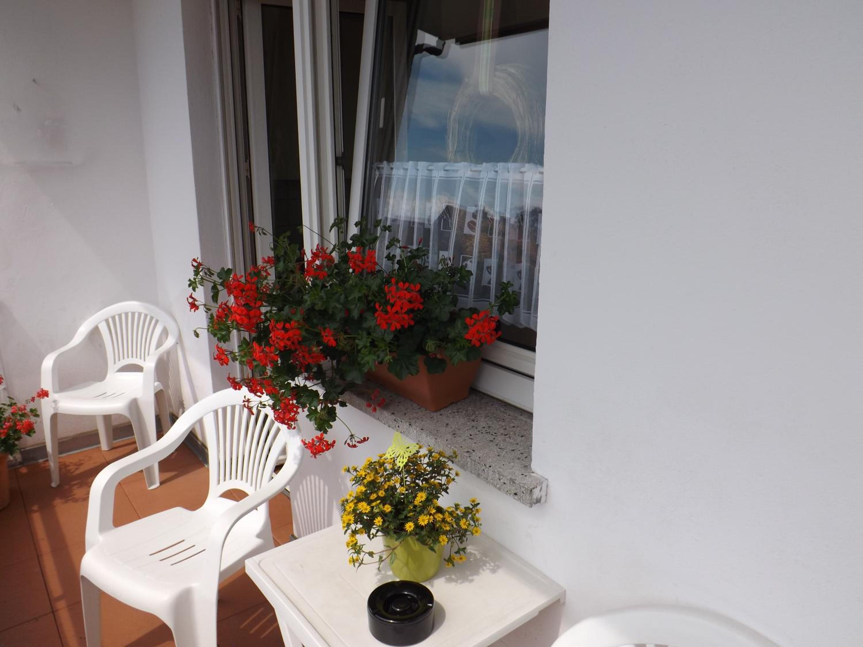 Two-Bedroom Apartment with Garden View photo 2
