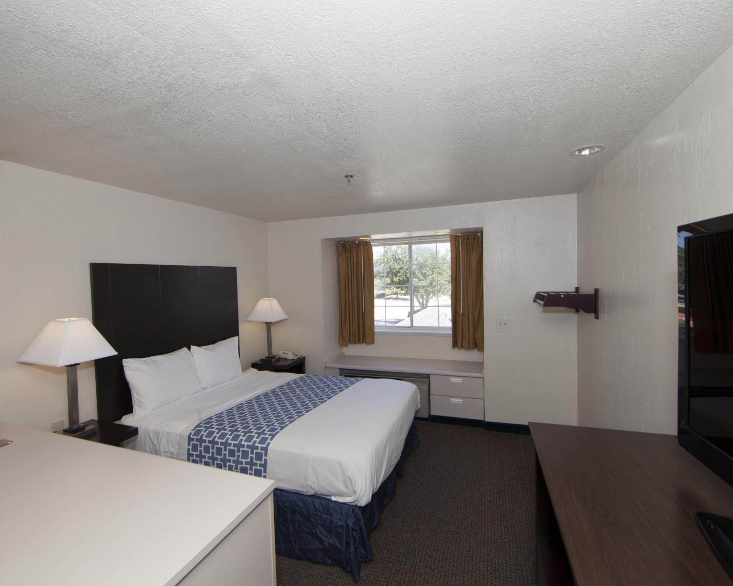 Queen Room - Non-Smoking - Photo 2