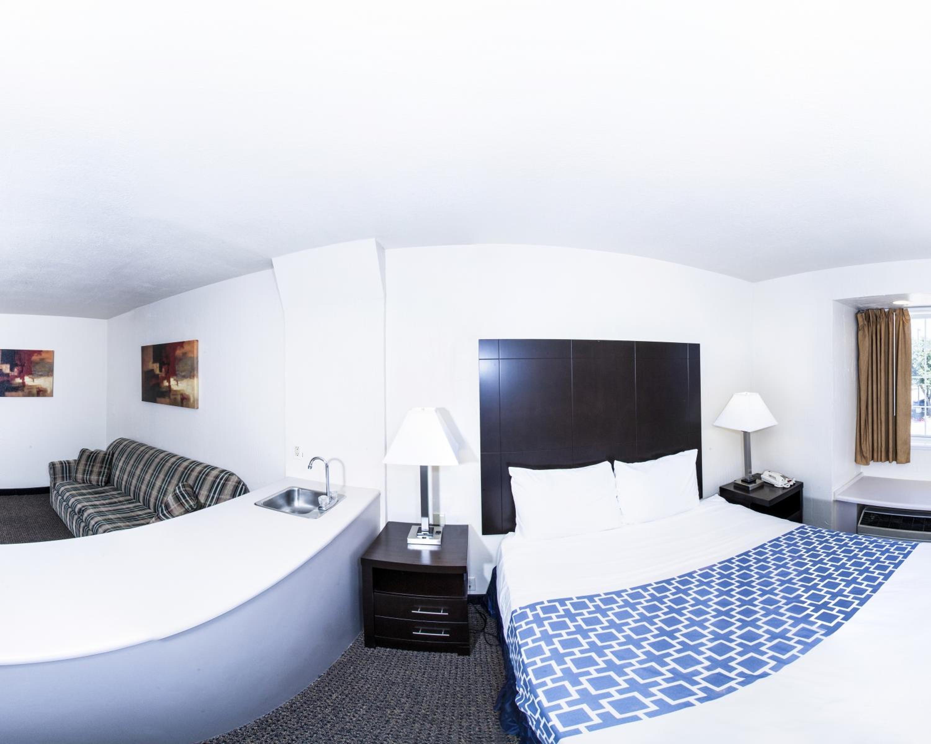 Queen Room - Non-Smoking - Photo 1
