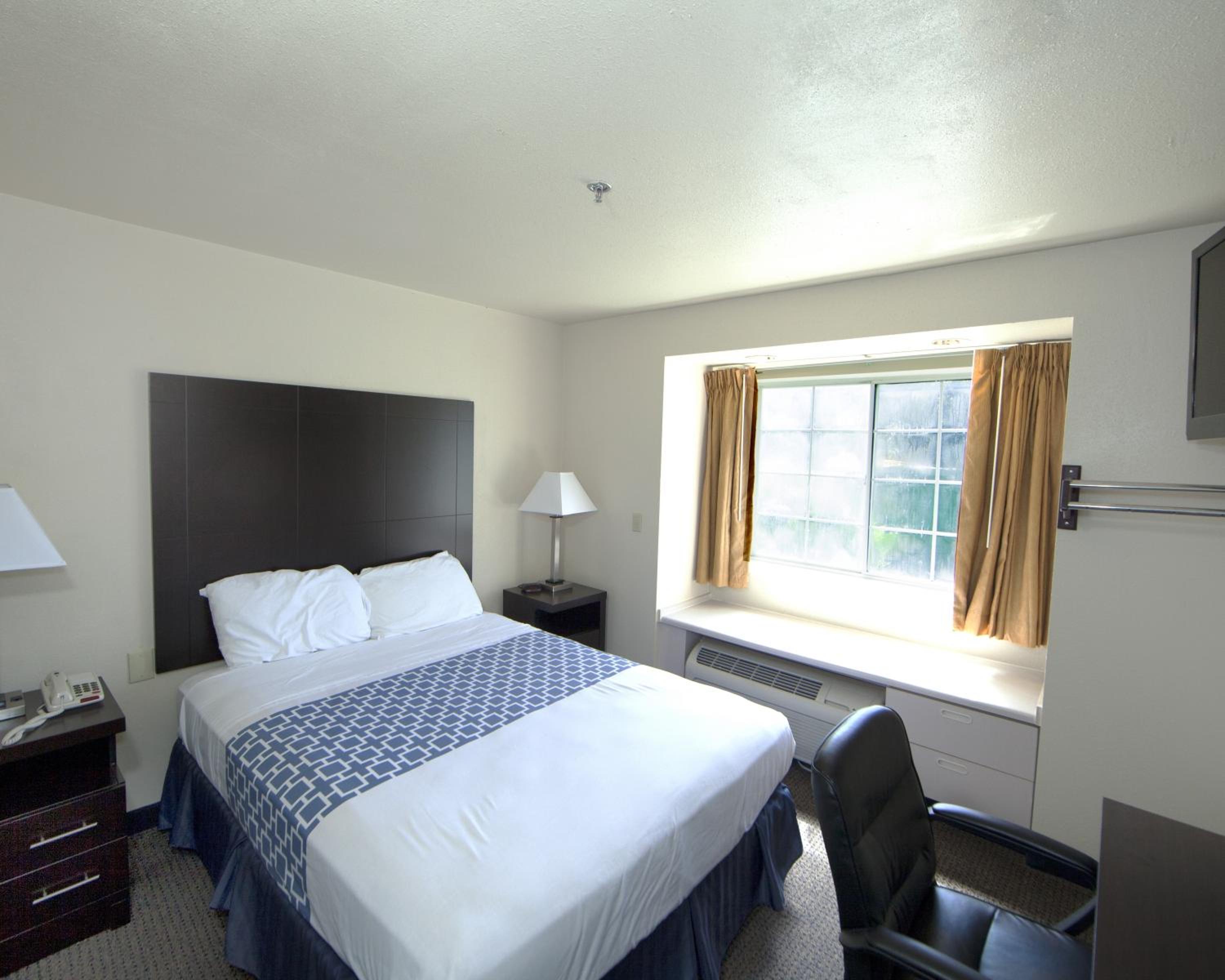 Queen Room - Non-Smoking - Photo 4
