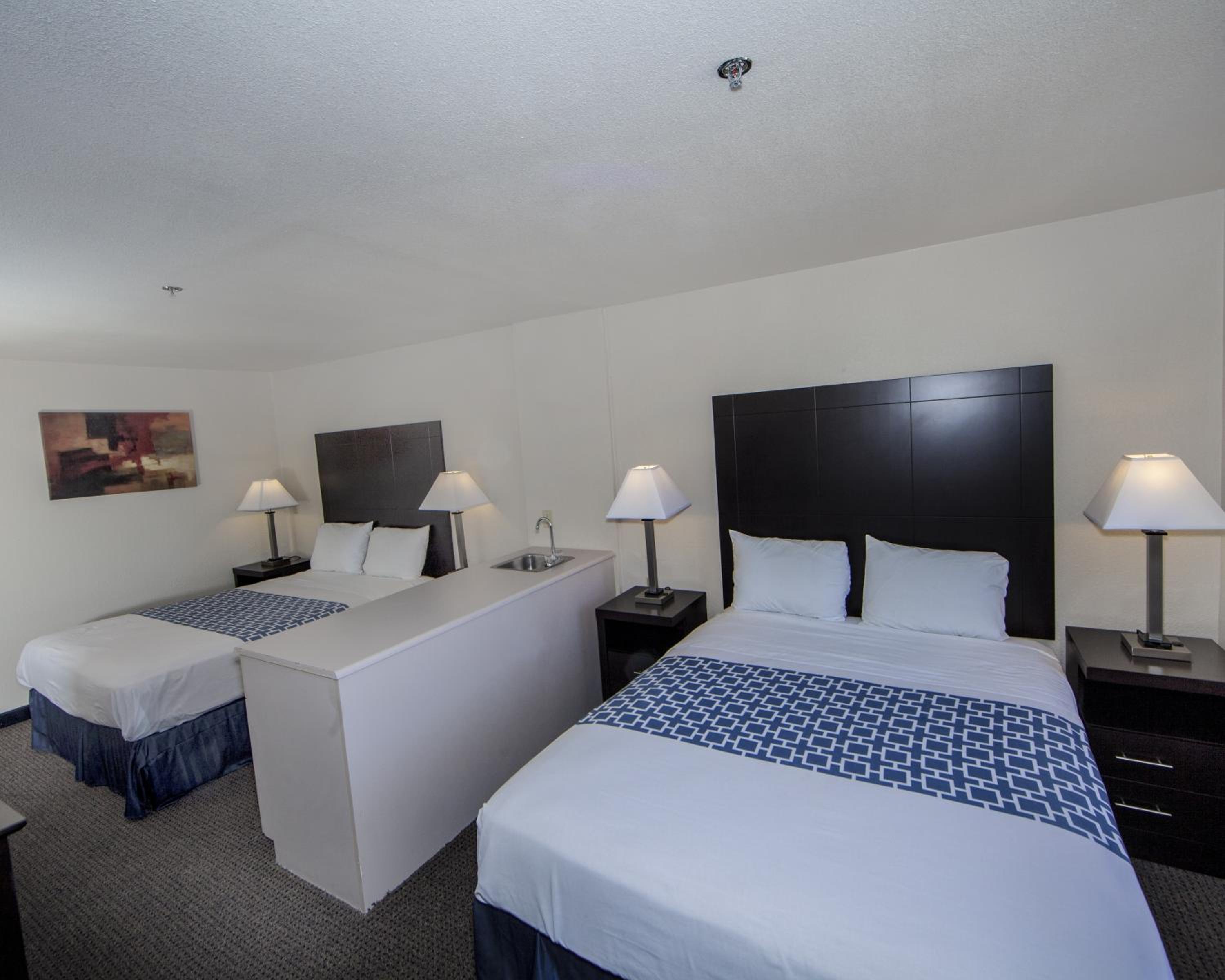Queen Room with Two Queen Beds - Non-Smoking - Photo 1