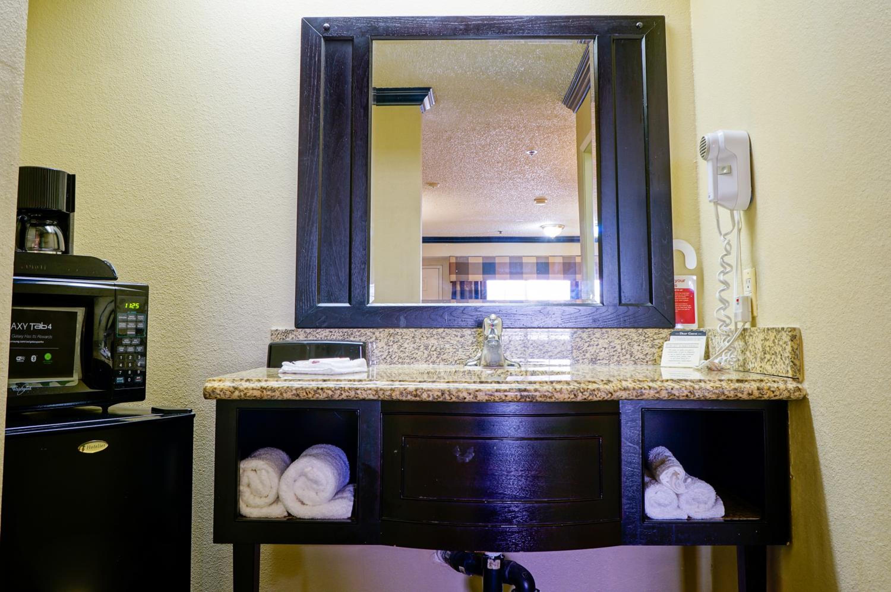 King Room - Non-Smoking - Photo 2