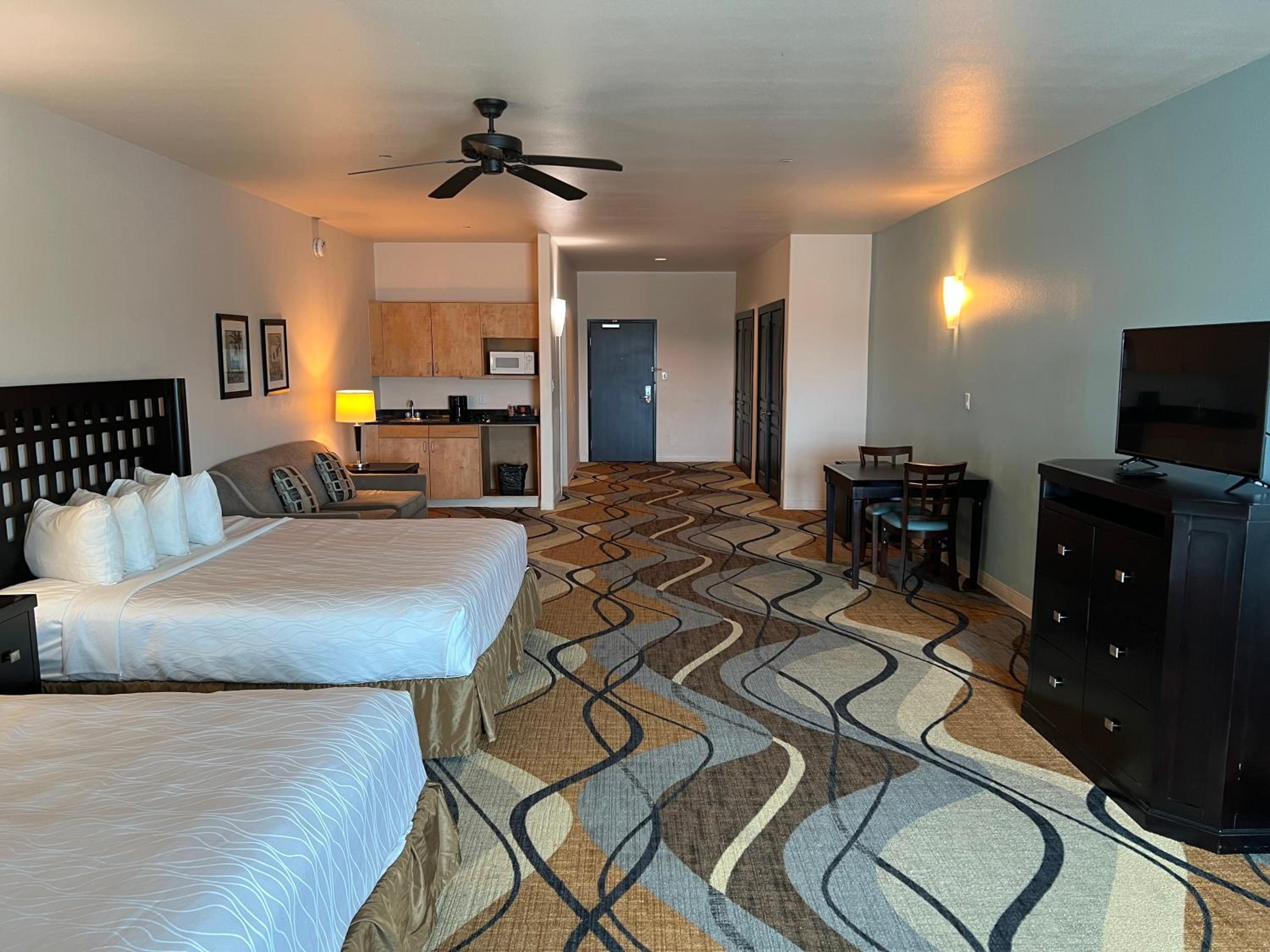 King Suite with Two King Beds and Sofa Bed  - Photo 2