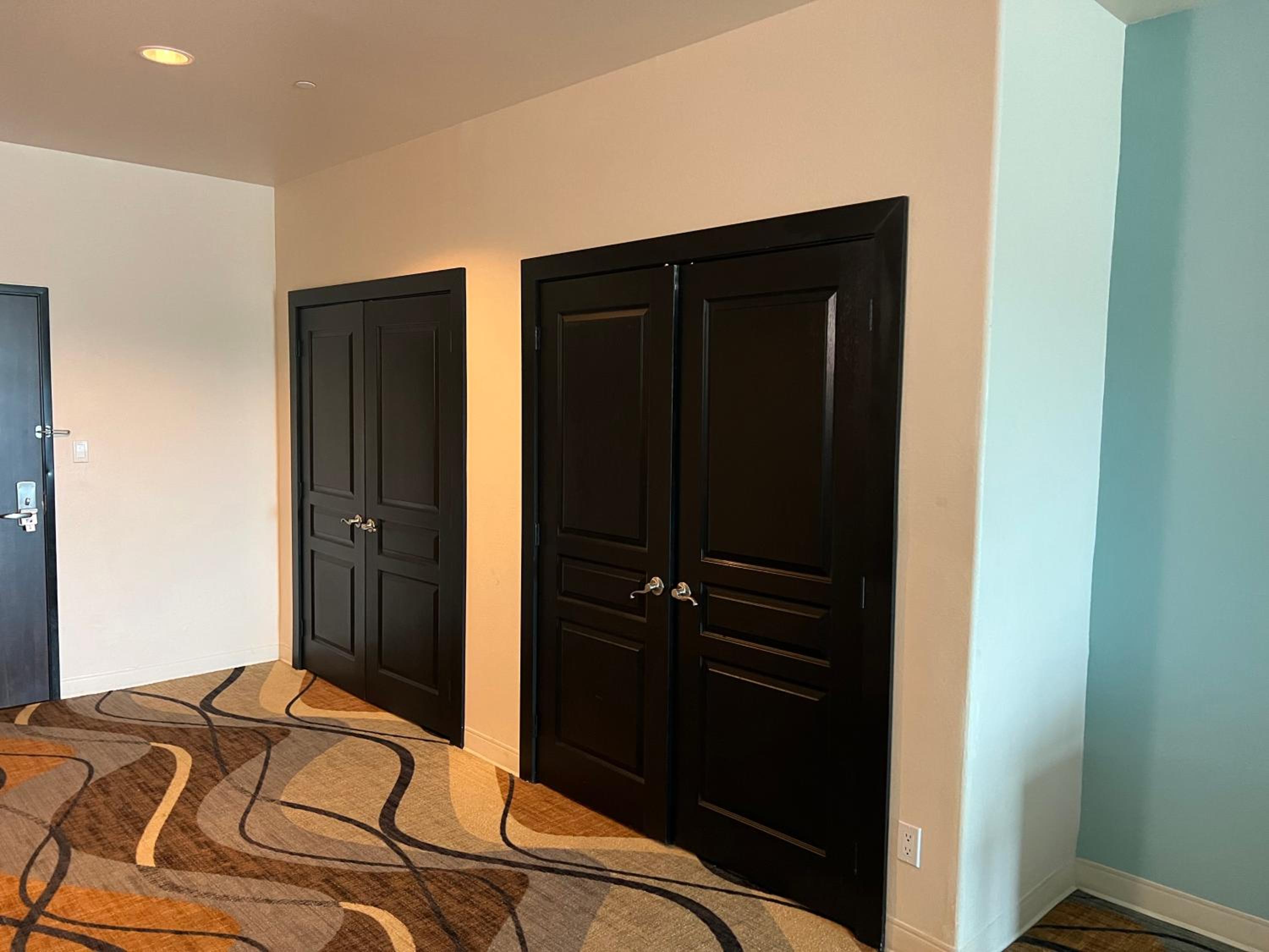 King Suite with Two King Beds and Sofa Bed  - Photo 6
