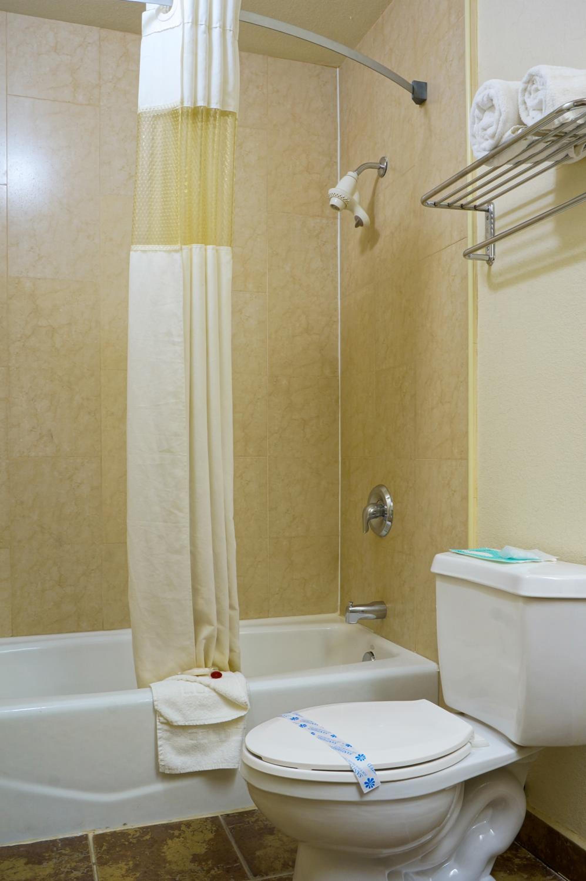 Studio Suite - Non-Smoking - Photo 13