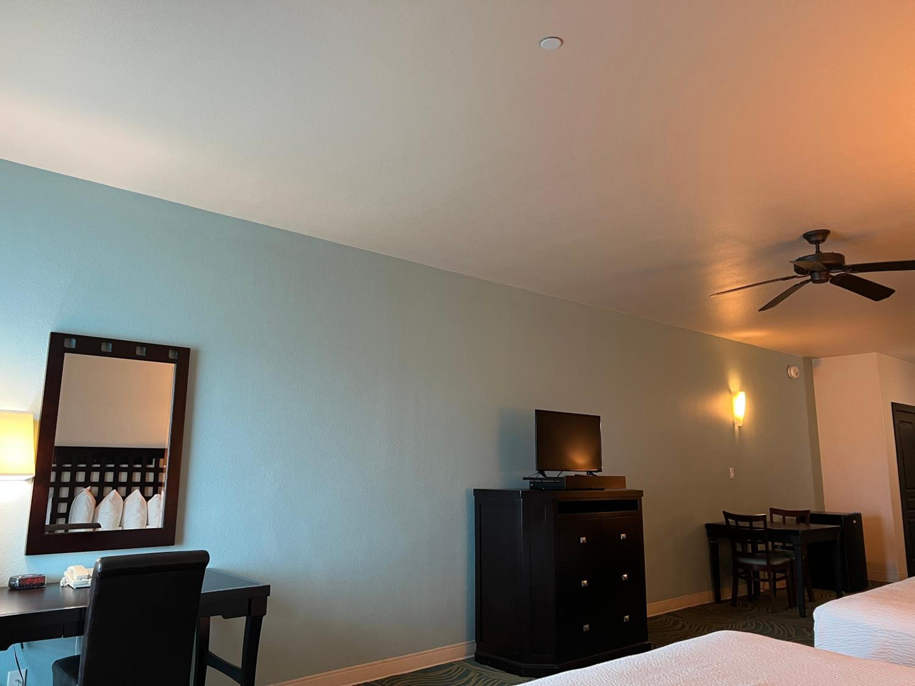 King Suite with Two King Beds and Sofa Bed  - Photo 14