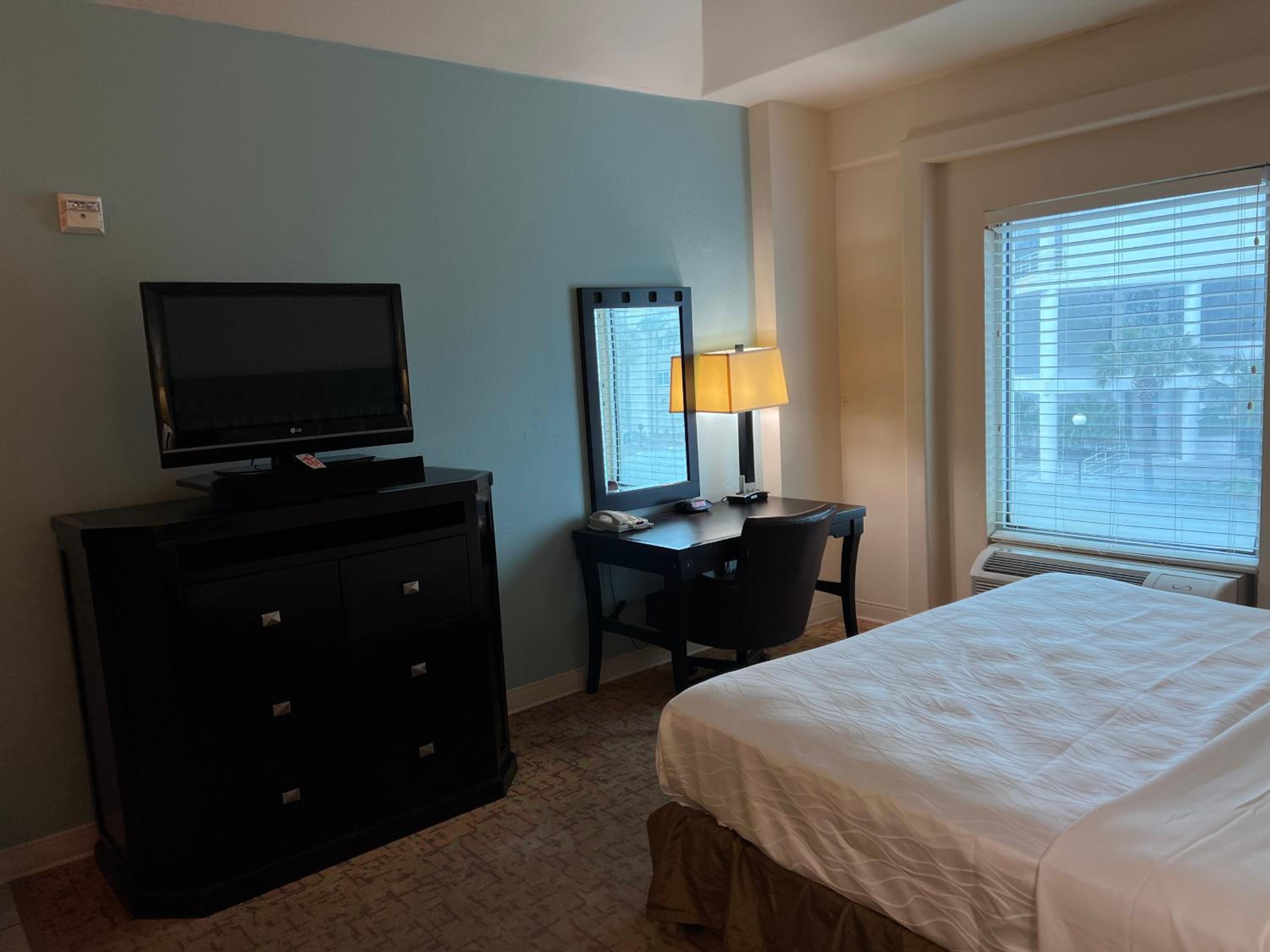 King Room - Disability Access/Non-Smoking - Photo 7