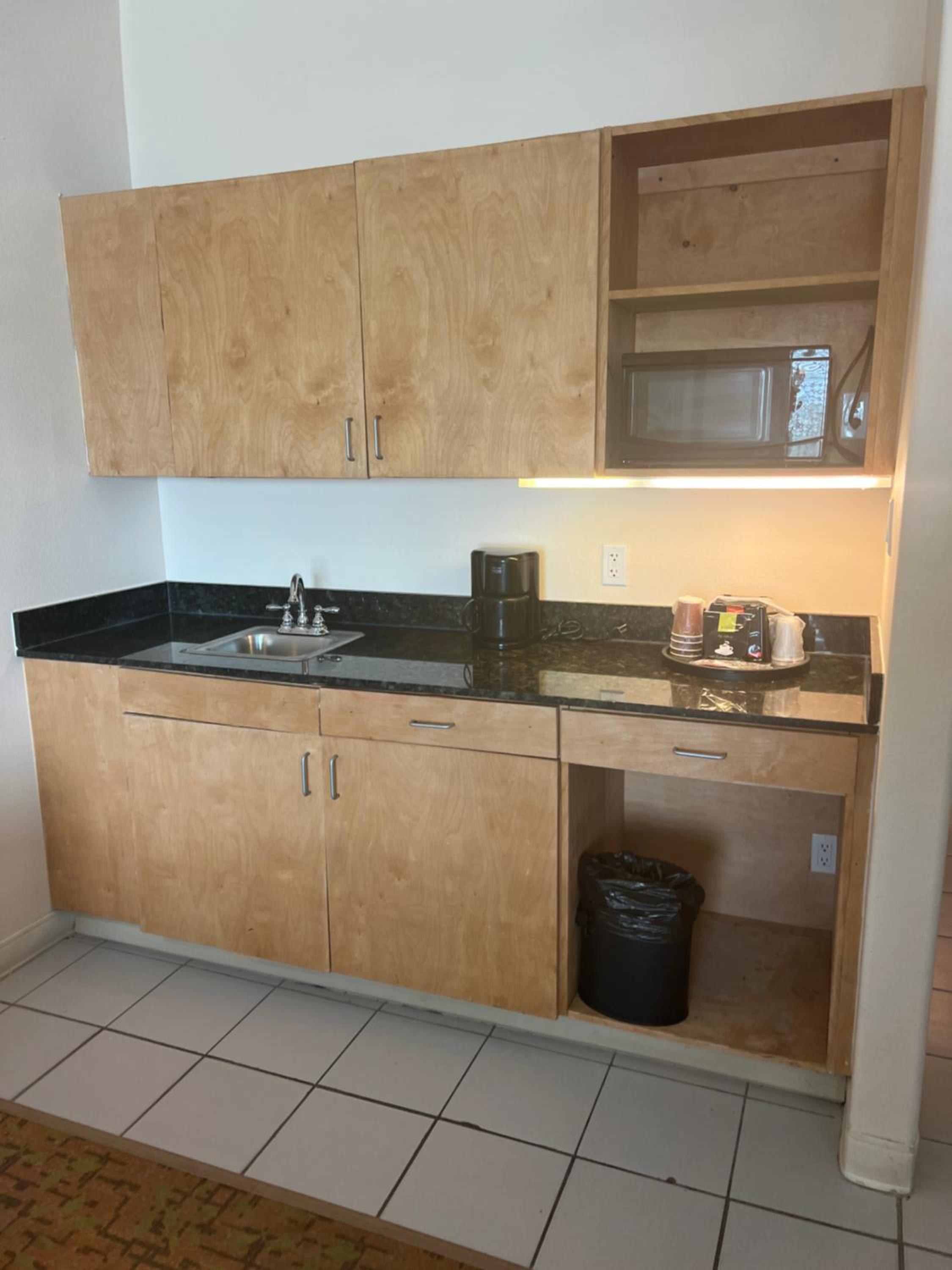 King Room - Disability Access/Non-Smoking - Photo 9