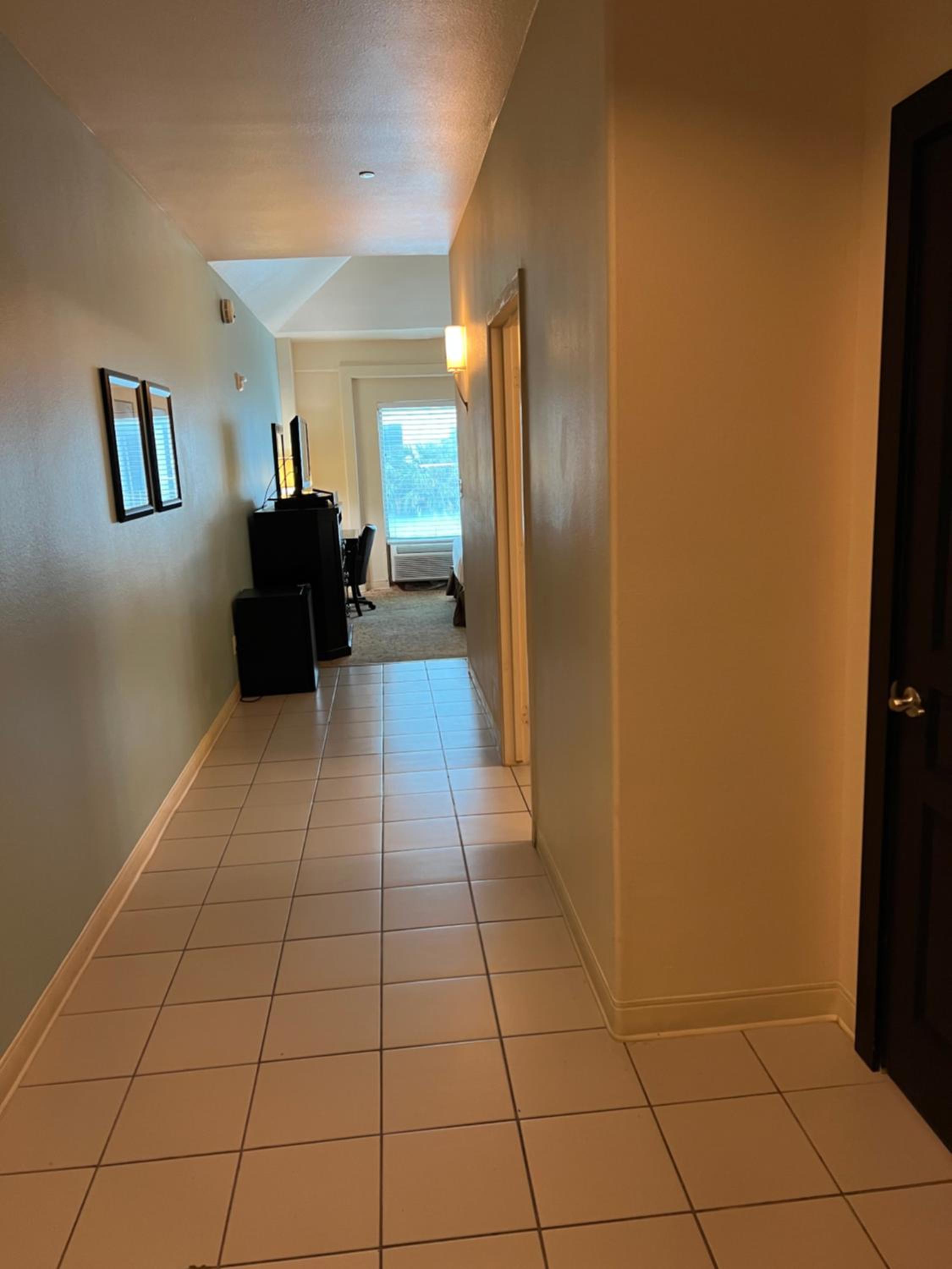 King Room - Disability Access/Non-Smoking - Photo 4