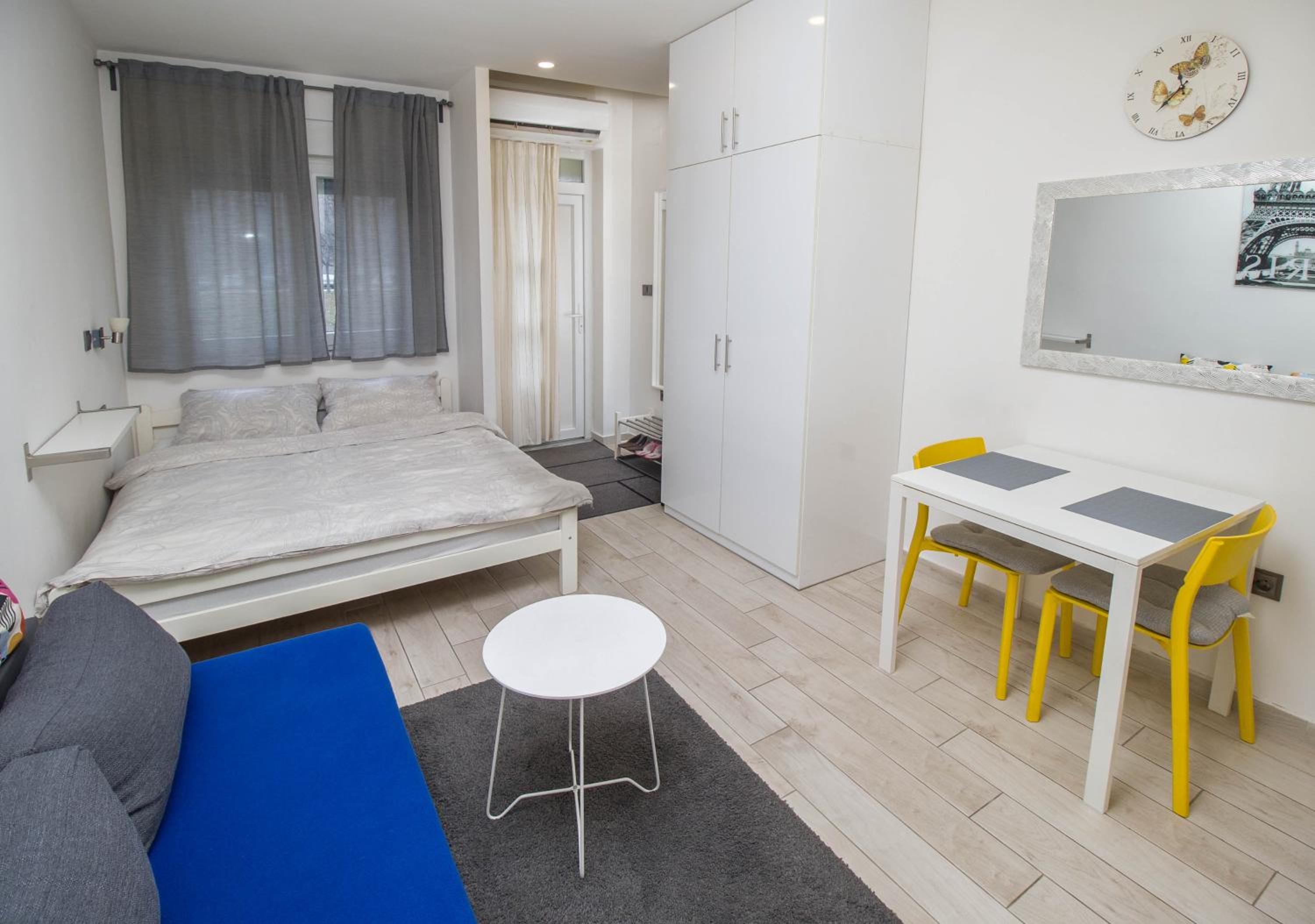 Studio Apartment photo 1