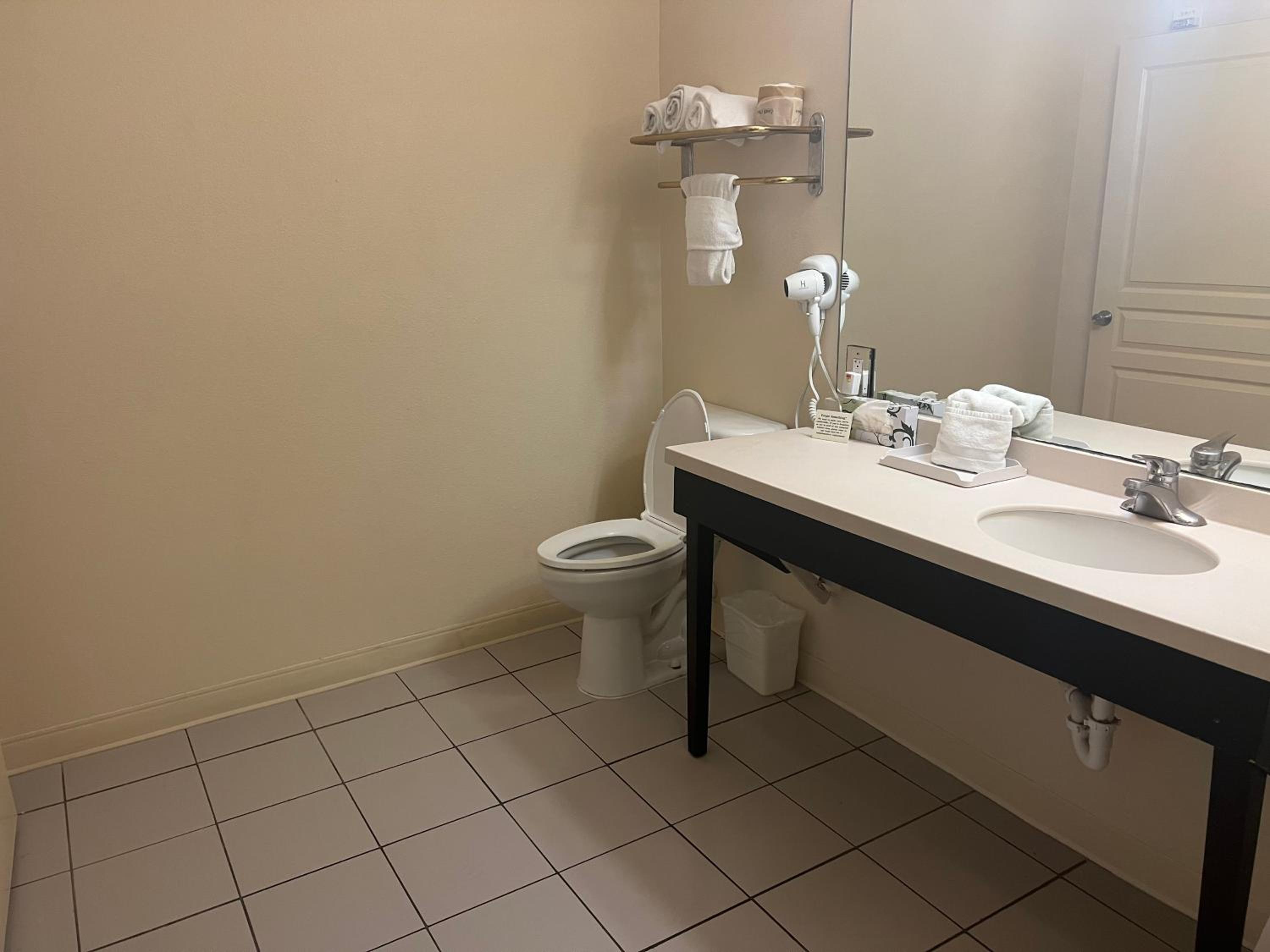 King Room - Disability Access/Non-Smoking - Photo 3