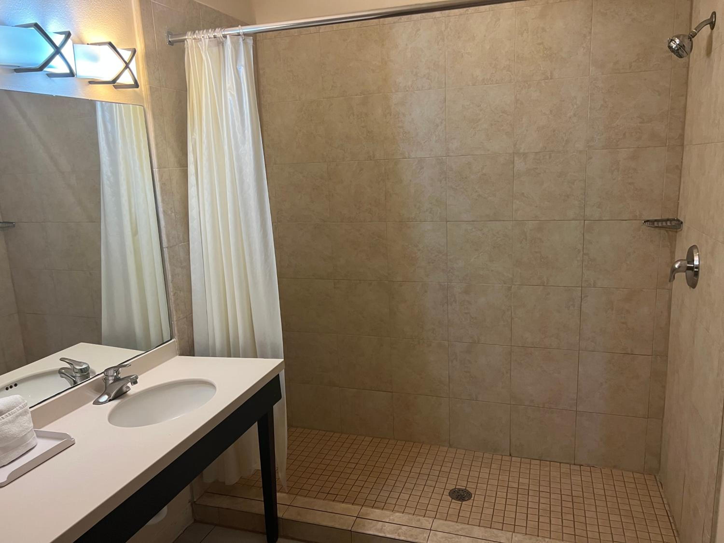 King Room - Disability Access/Non-Smoking - Photo 5