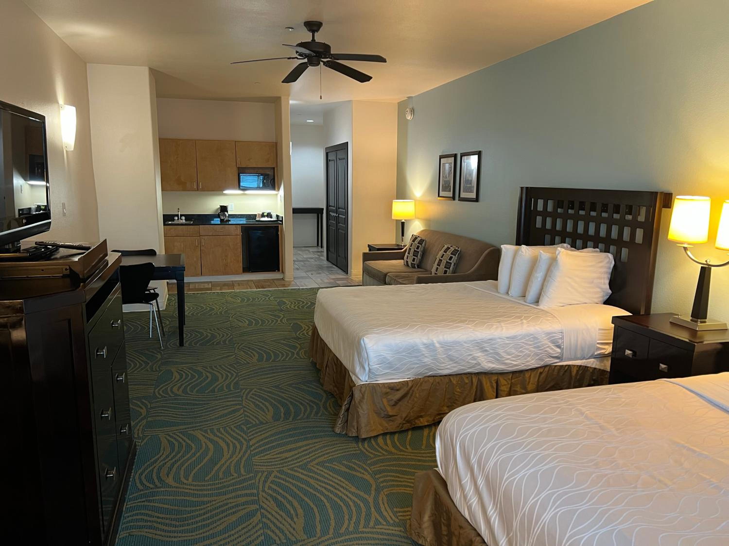 Queen Suite with Two Queen Beds and Sofa Bed - Photo 12