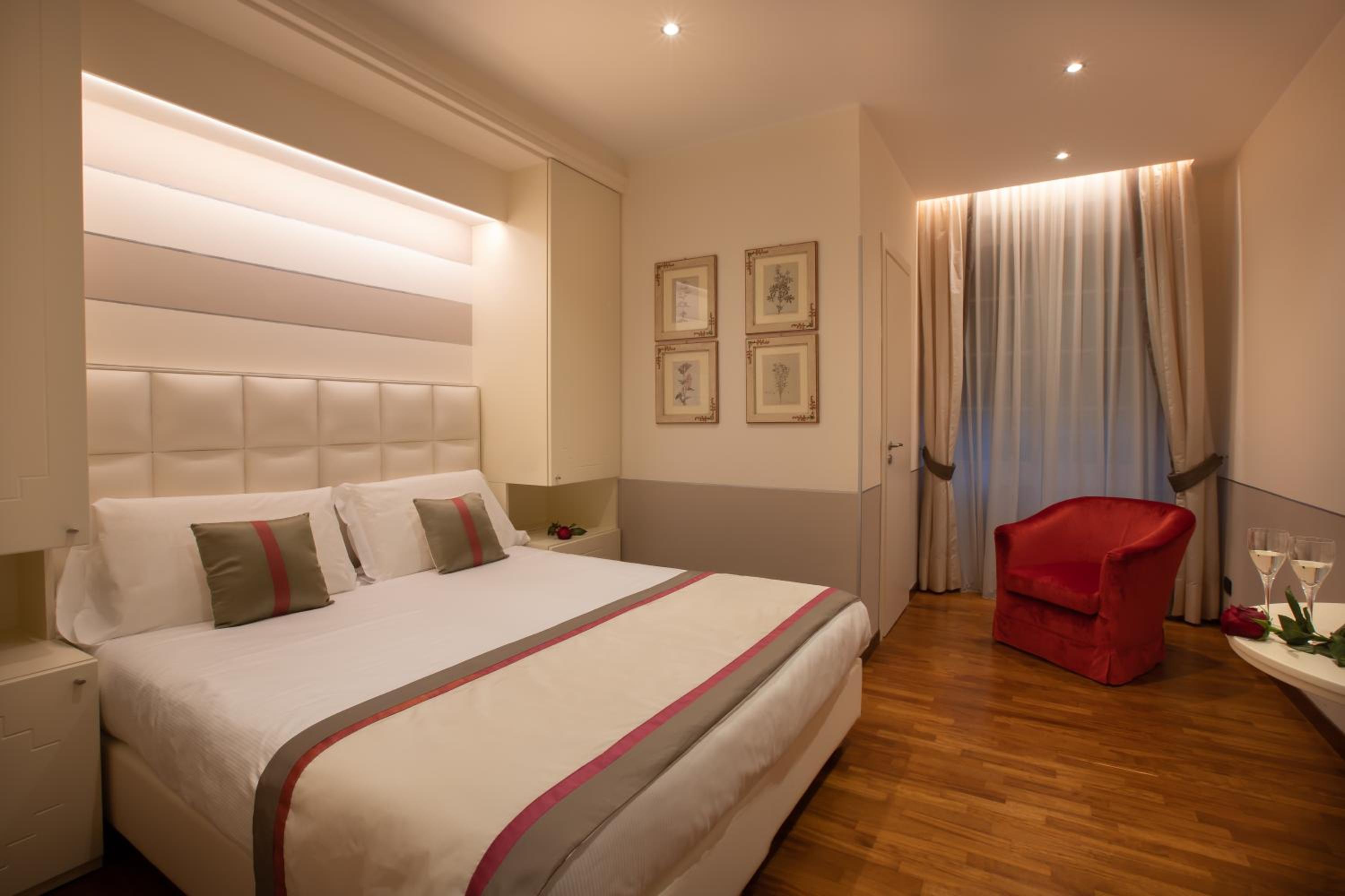 Classic Double Room - Photo 15