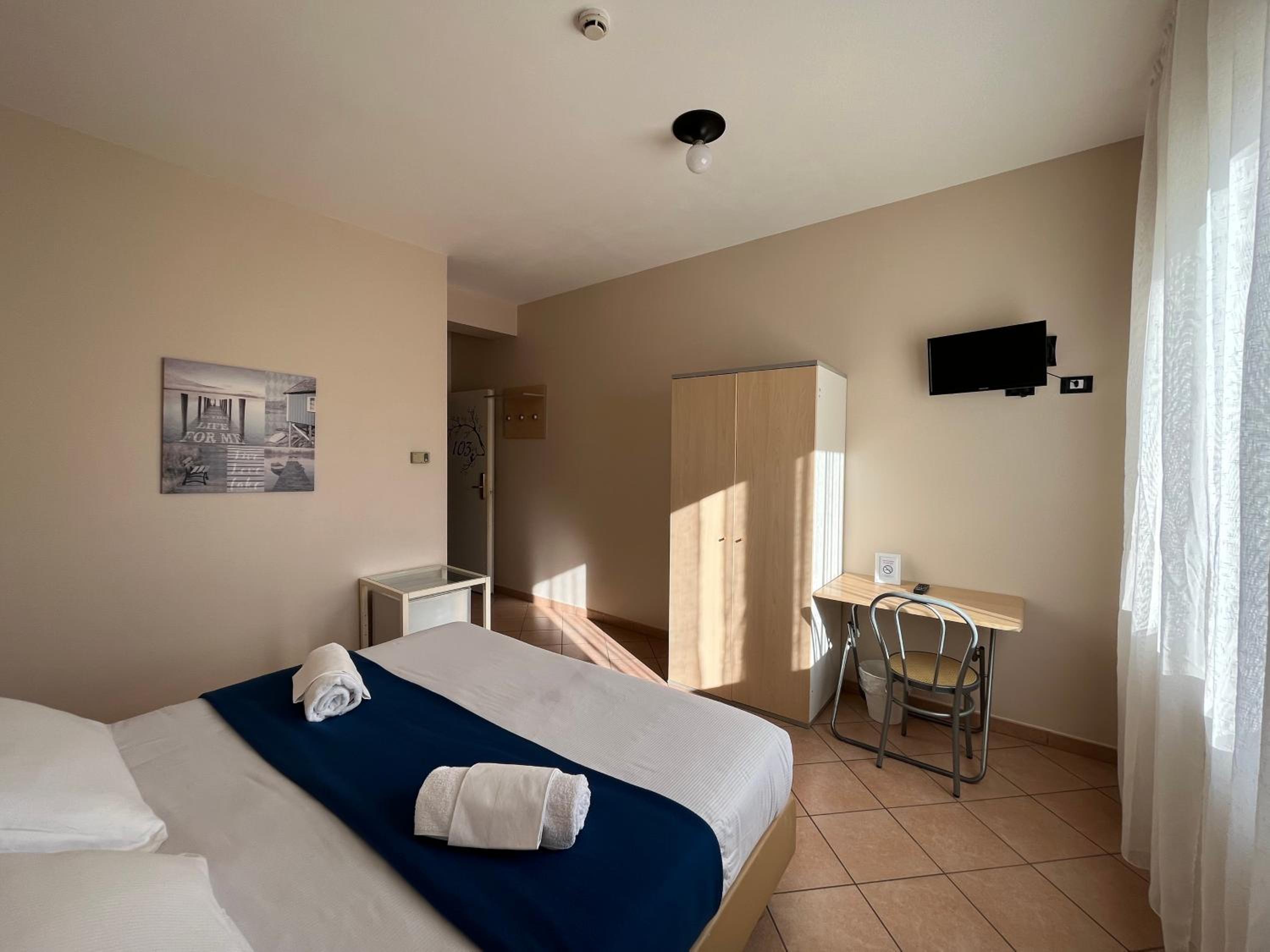 Double or Twin Room - Photo 11