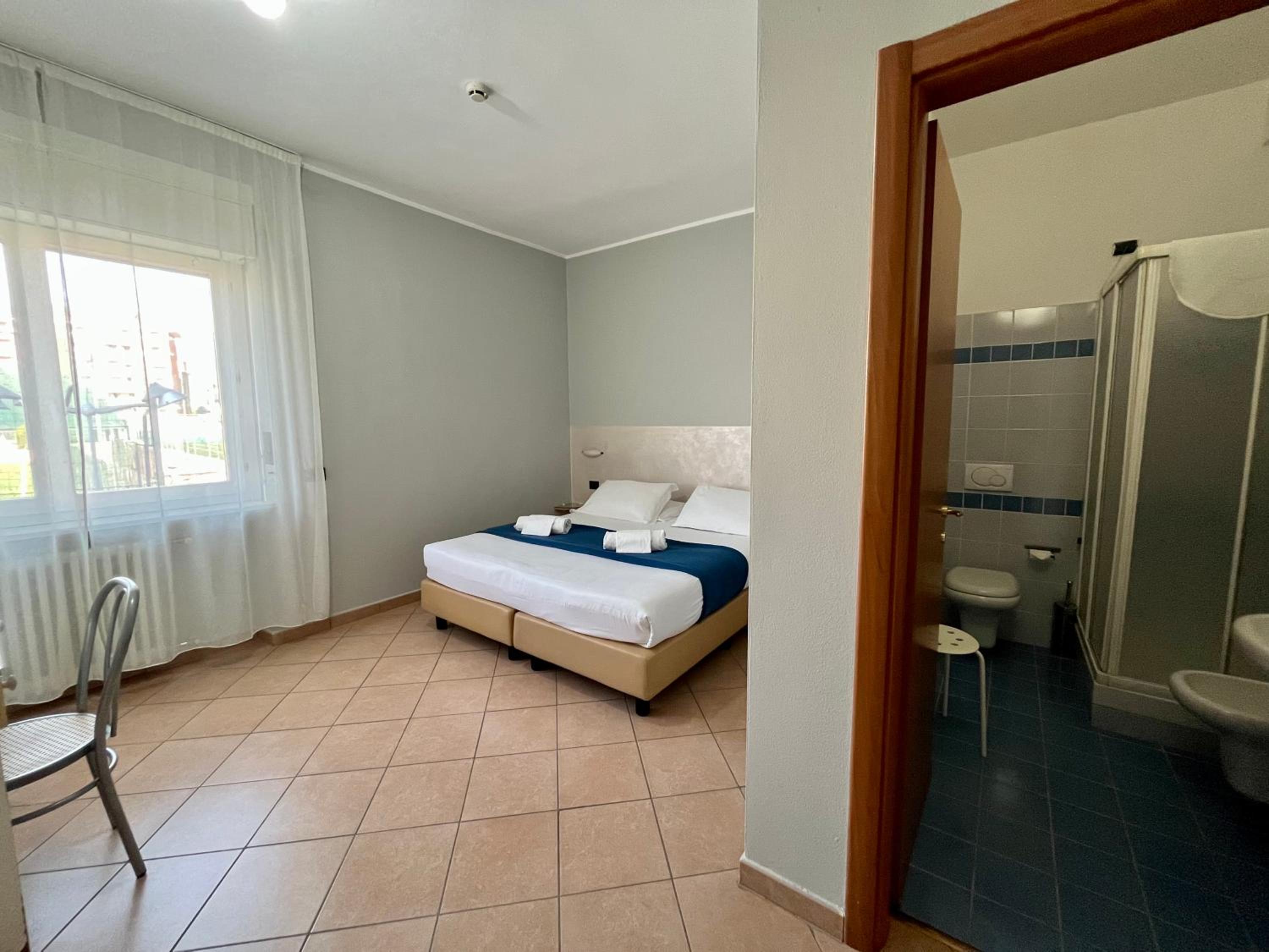 Double or Twin Room - Photo 12