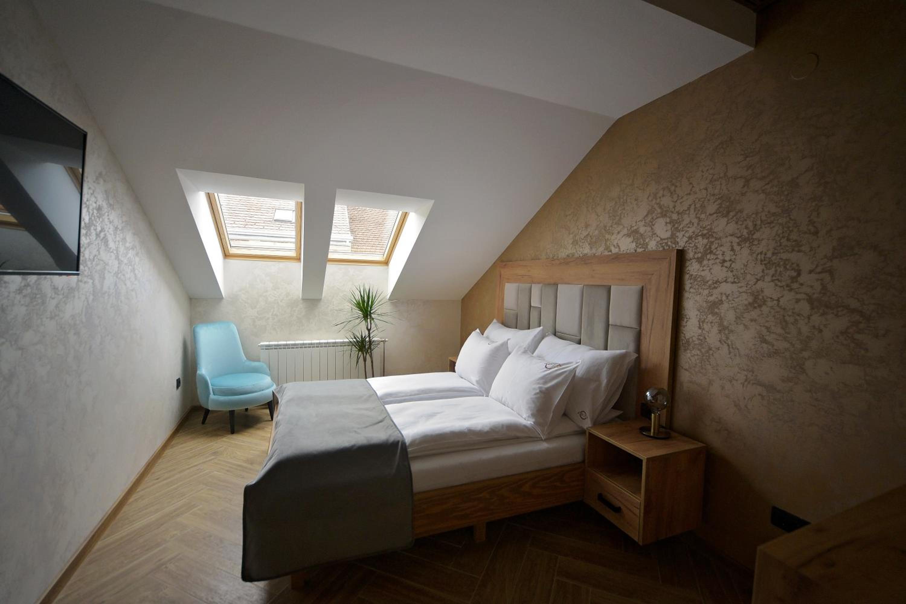 Double Room - Photo 1