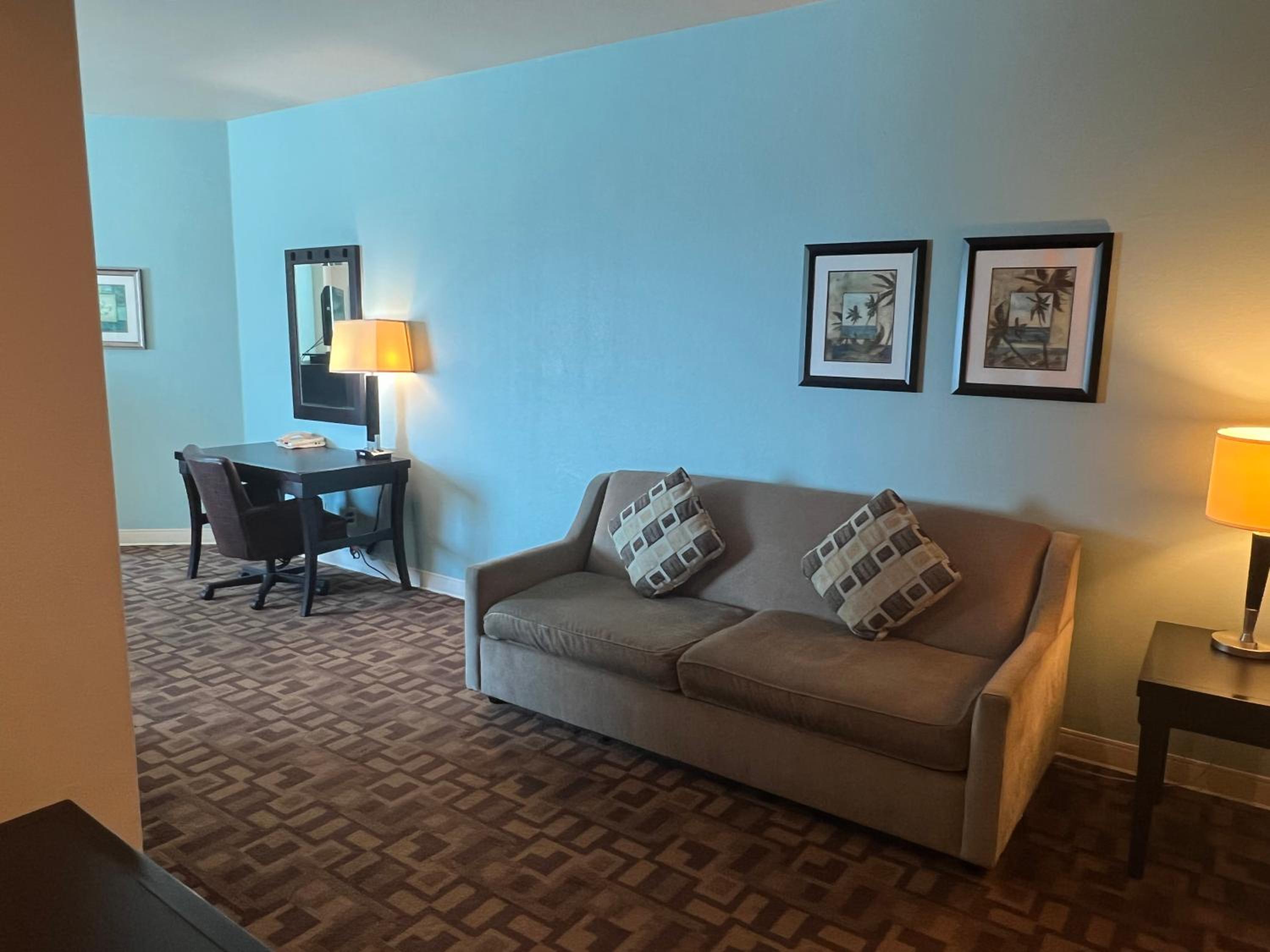 Queen Suite with Sofa Bed - Photo 6
