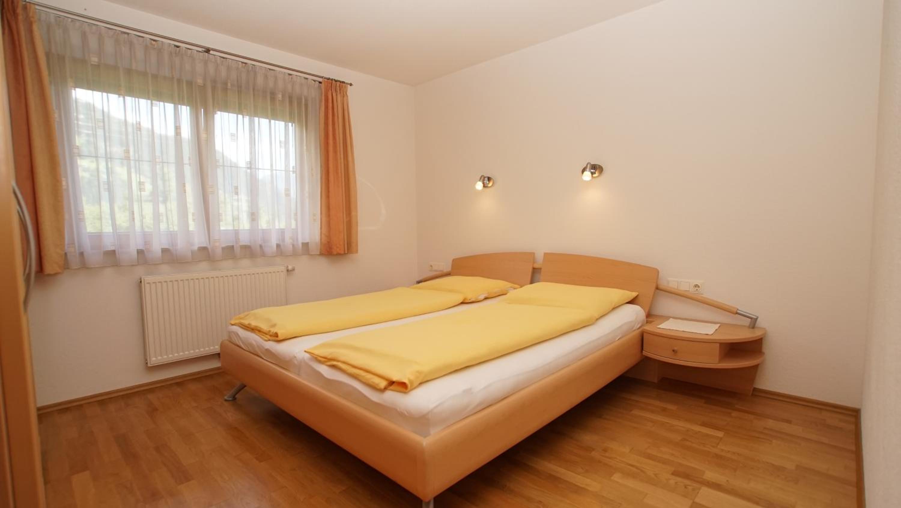 Five-Bedroom House photo 1