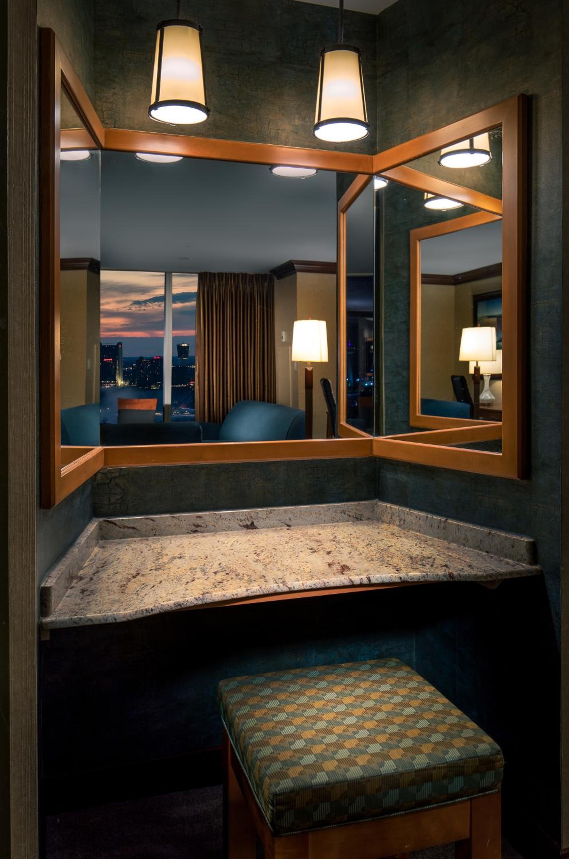 Deluxe Room with Two Queen Beds Nonsmoking - Photo 4
