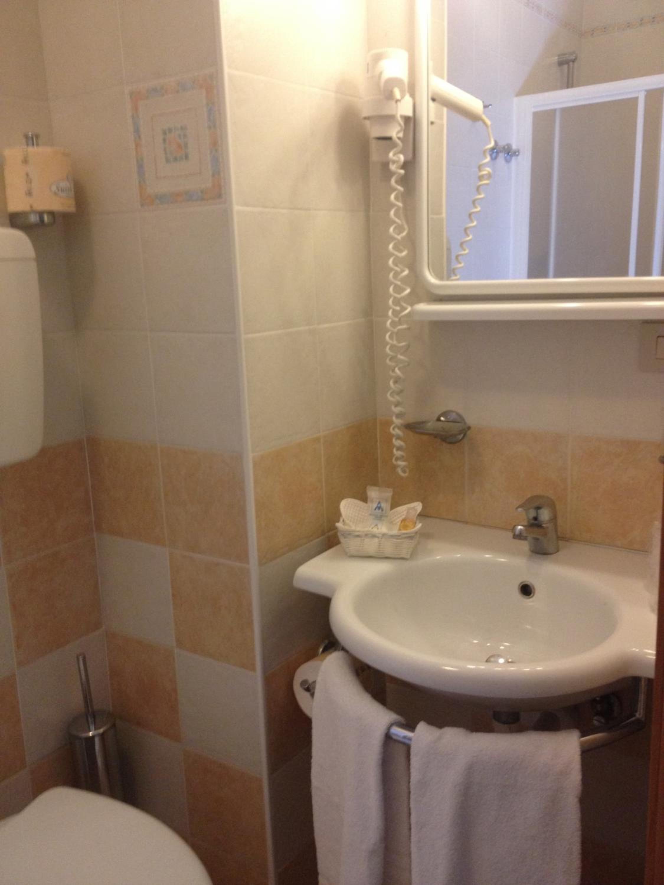 Basic Double Room - Photo 3