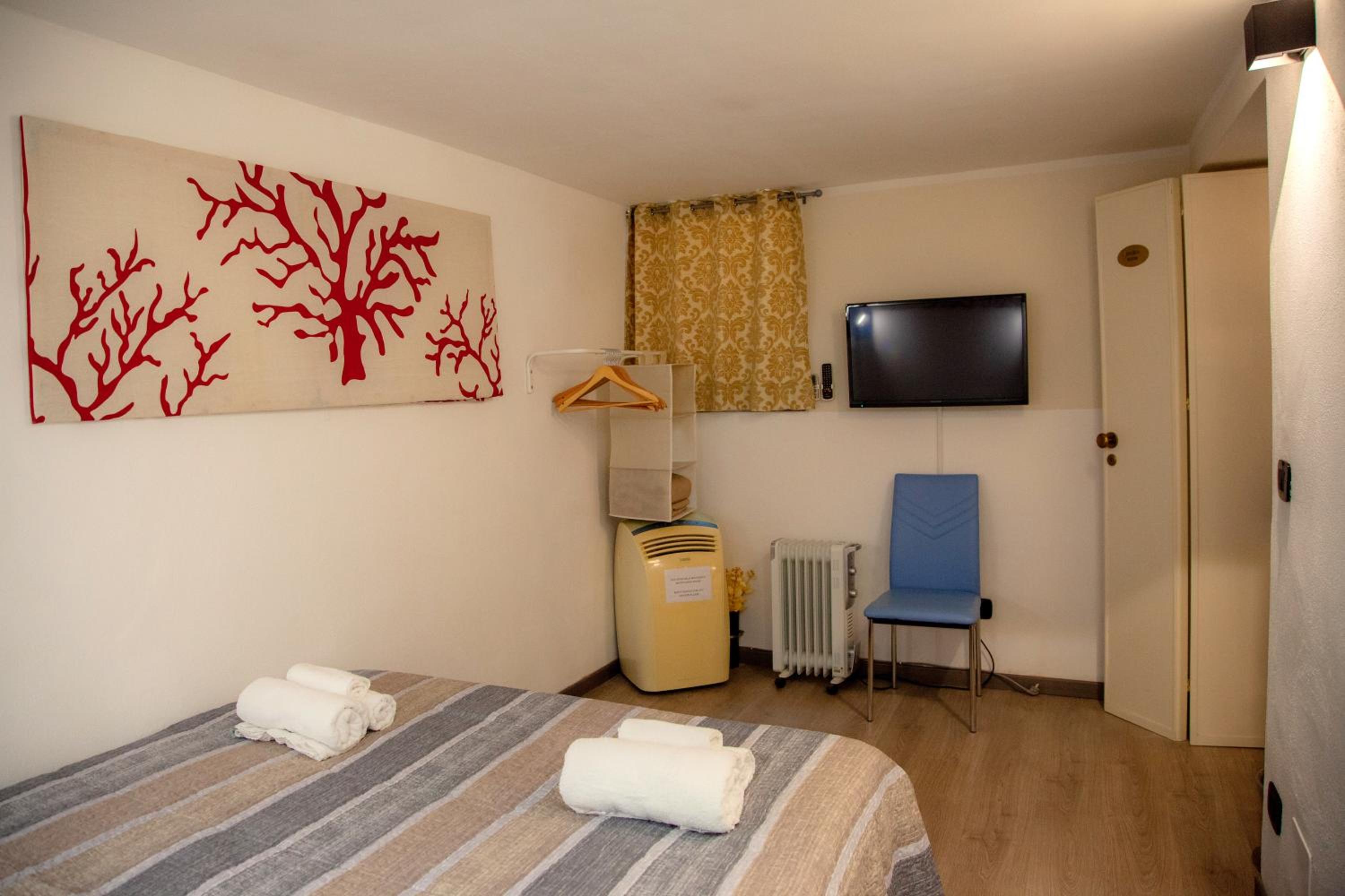Economy Double Room - Photo 7
