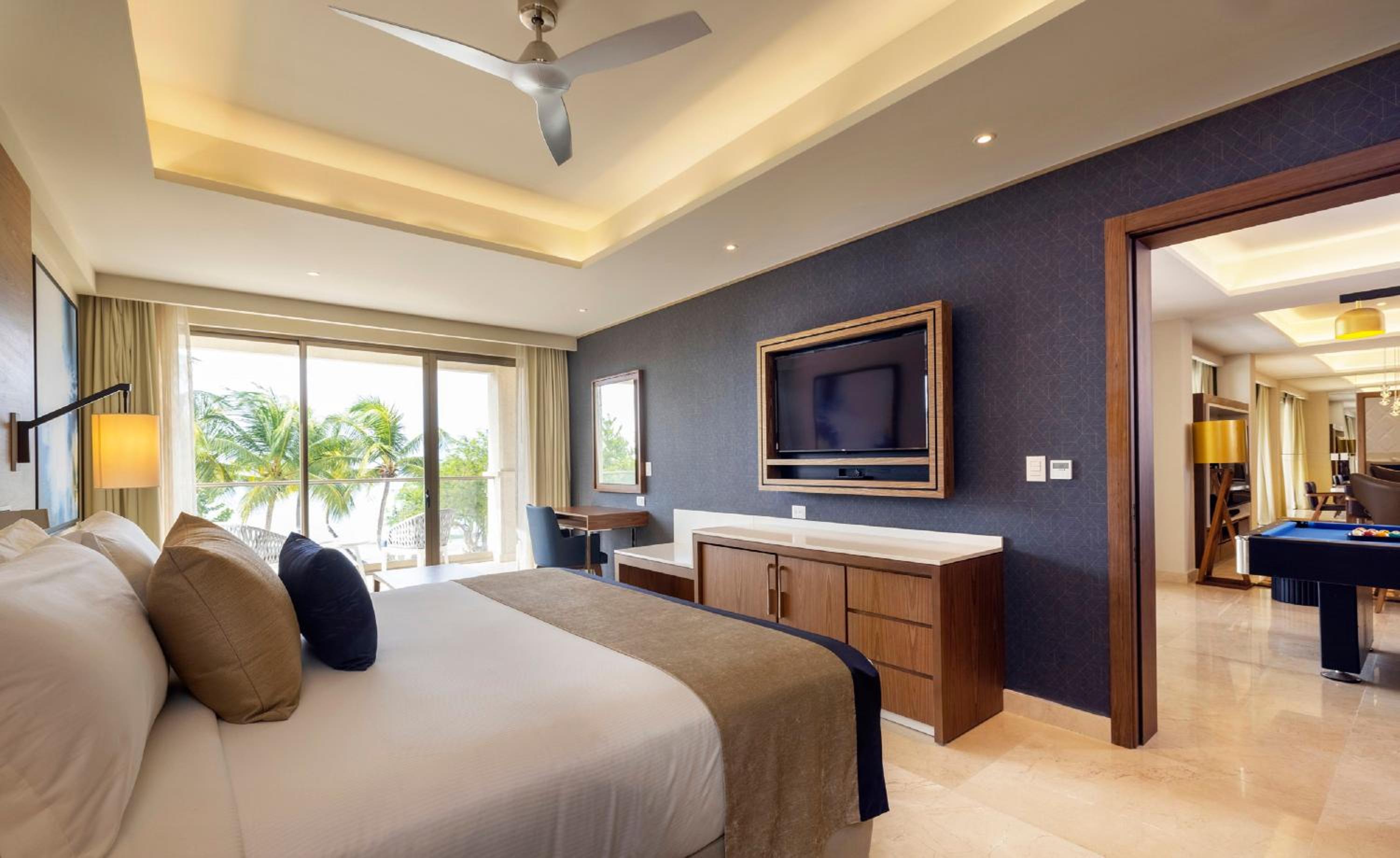 Luxury Chairman Two Bedroom Suite Ocean Front Diamond Club - Photo 3