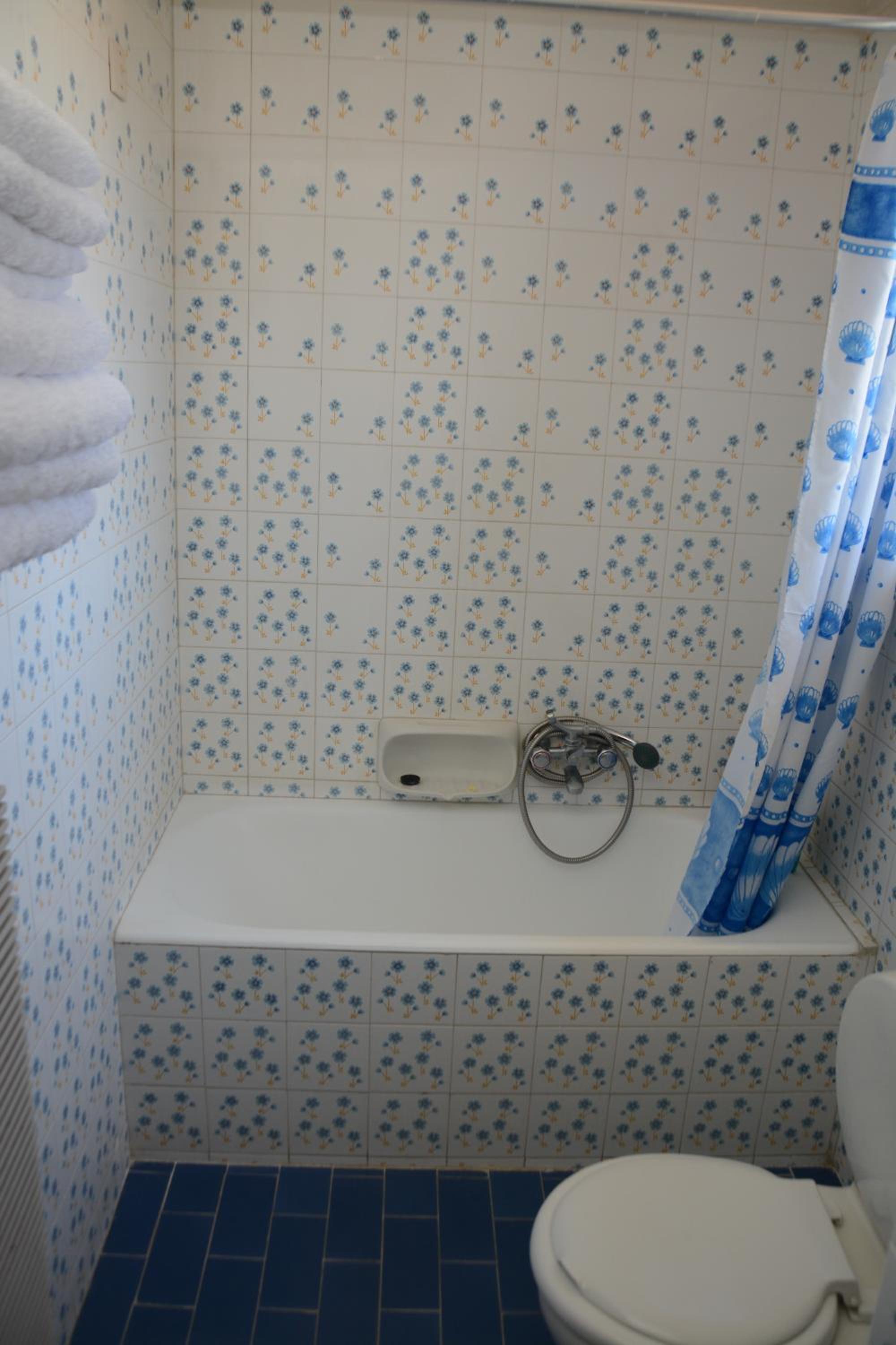 One-Bedroom Apartment photo 2